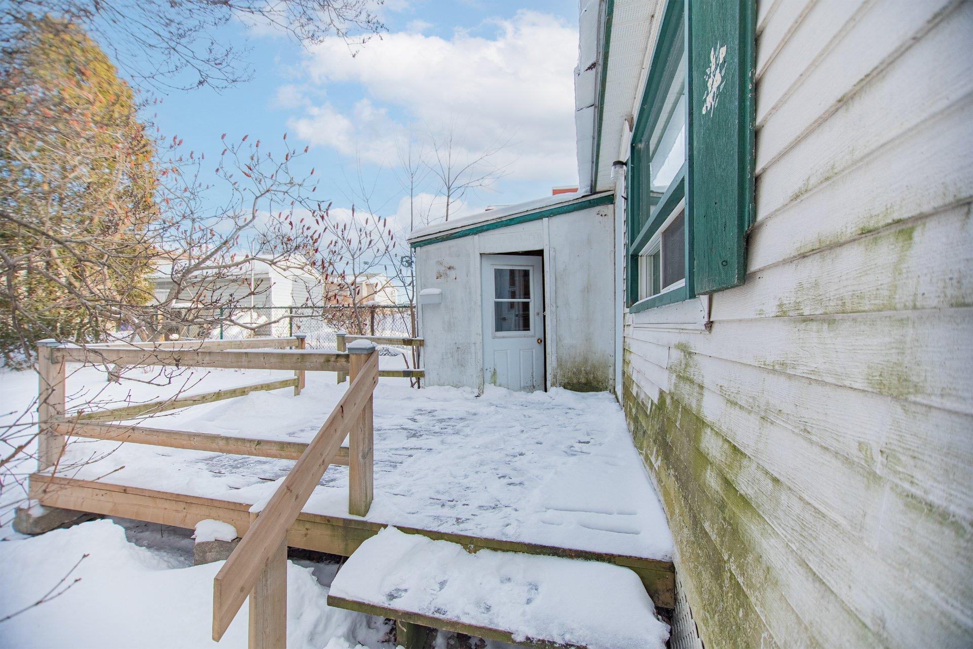 









871


Rue St-Antoine

,
Contrecoeur,




QC
J0L1C0

