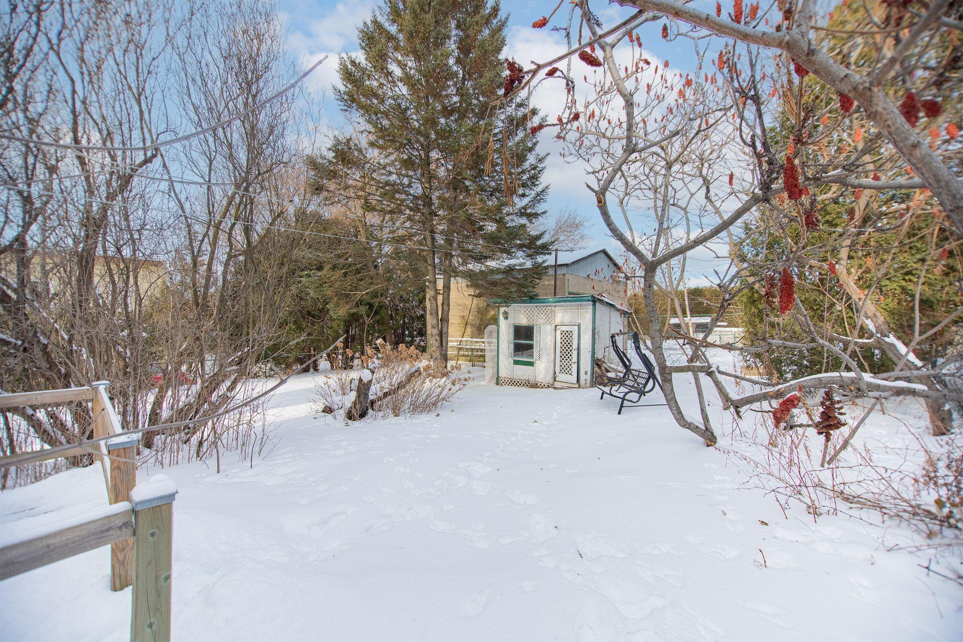 









871


Rue St-Antoine

,
Contrecoeur,




QC
J0L1C0

