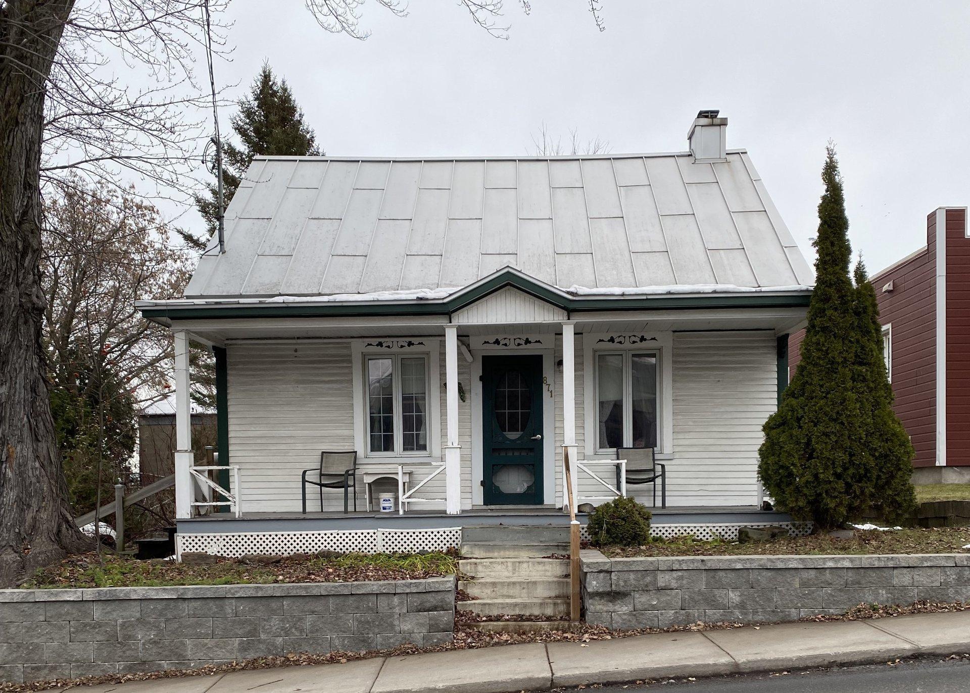 









871


Rue St-Antoine

,
Contrecoeur,




QC
J0L1C0

