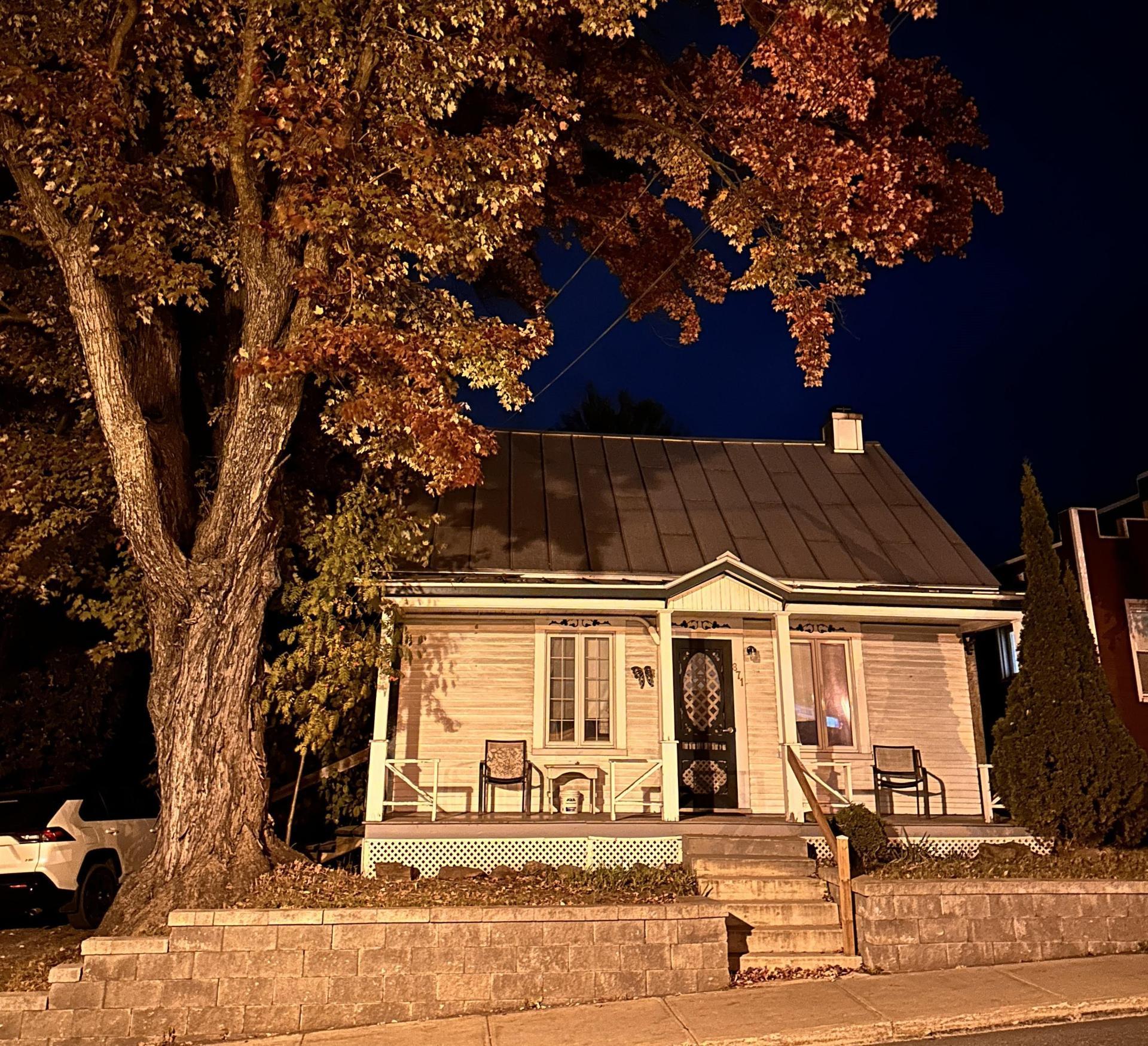 









871


Rue St-Antoine

,
Contrecoeur,




QC
J0L1C0

