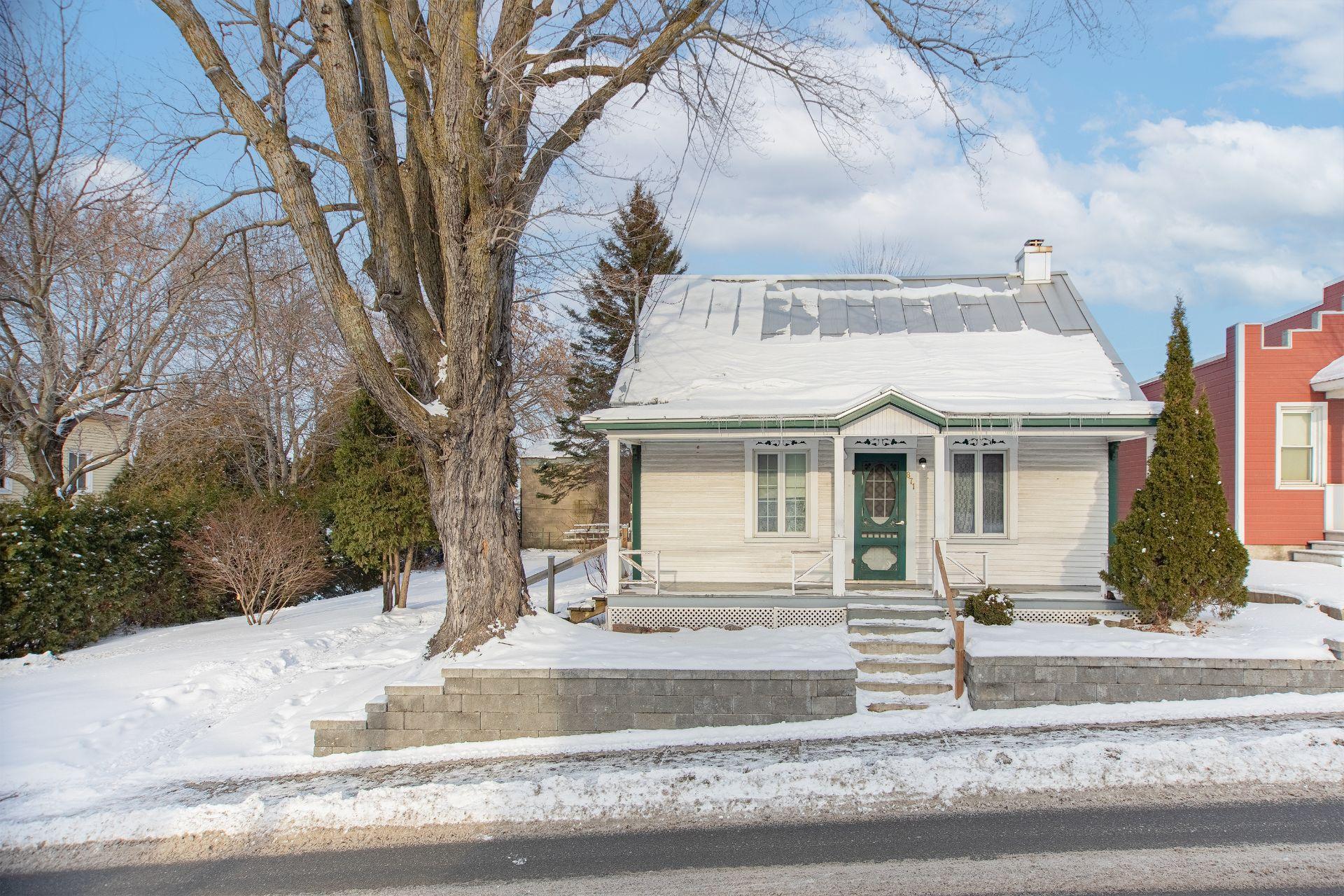 









871


Rue St-Antoine

,
Contrecoeur,




QC
J0L1C0

