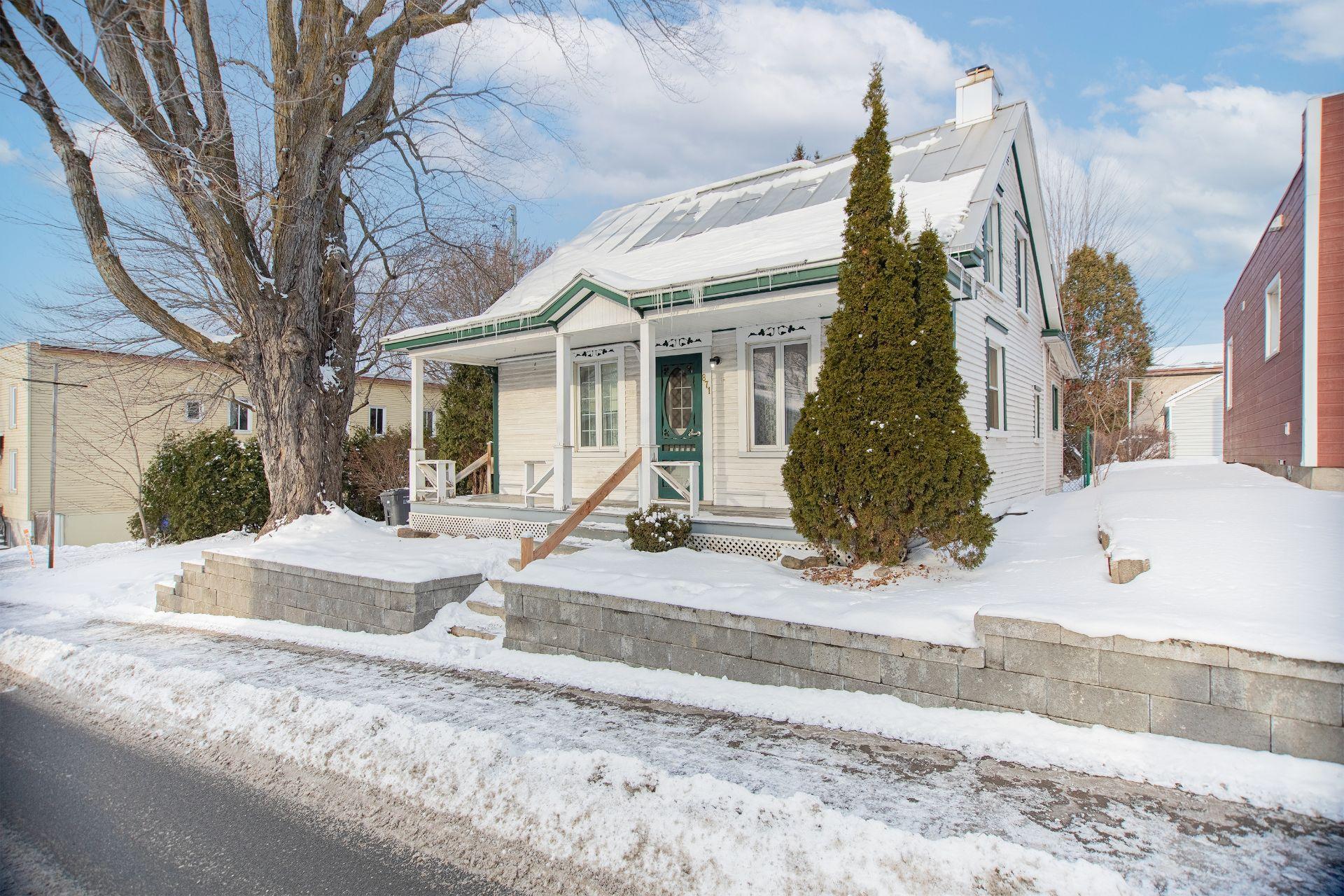 









871


Rue St-Antoine

,
Contrecoeur,




QC
J0L1C0

