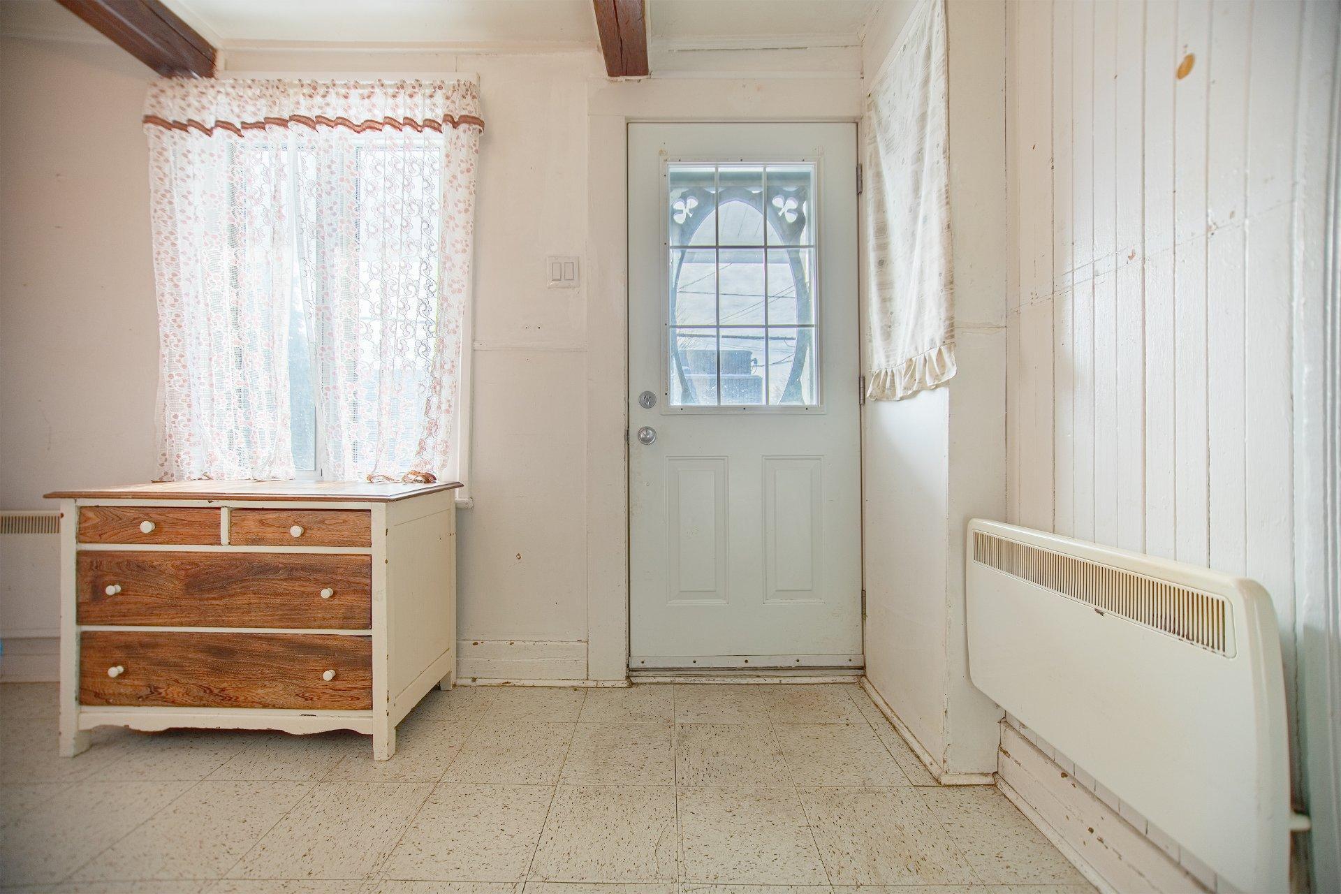 









871


Rue St-Antoine

,
Contrecoeur,




QC
J0L1C0

