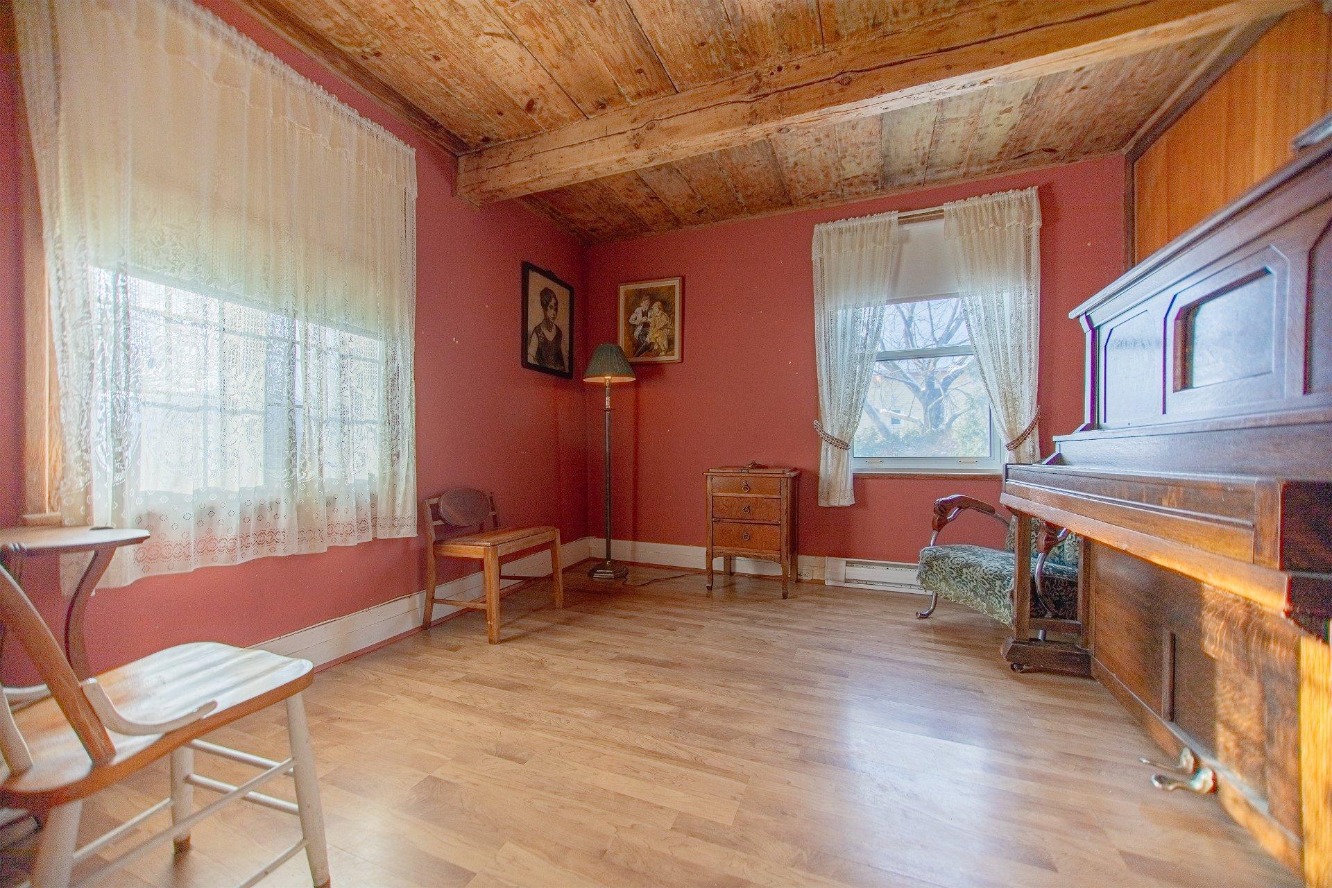 









871


Rue St-Antoine

,
Contrecoeur,




QC
J0L1C0

