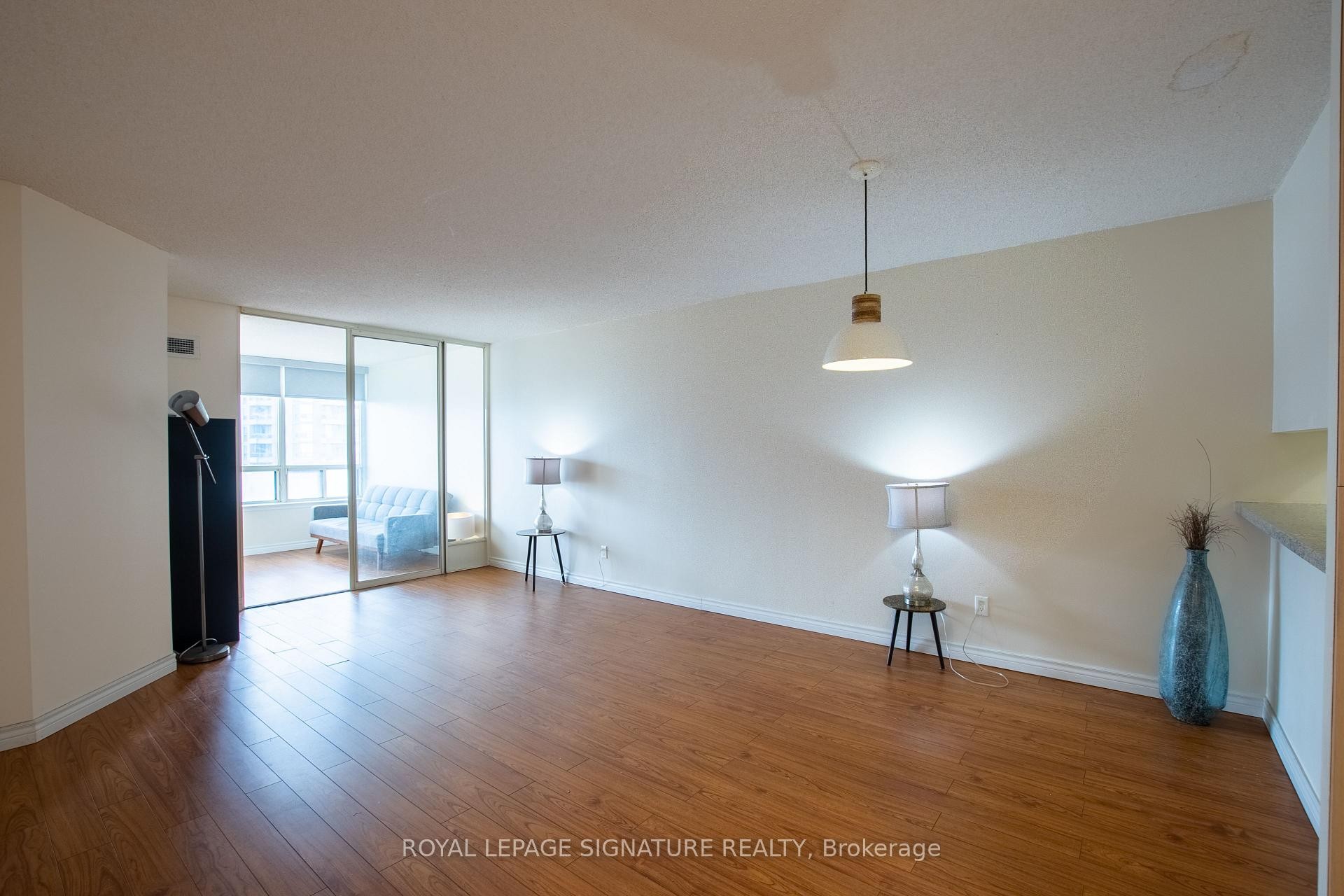 









7


Bishop

Avenue, 1604,
Toronto,




ON
M2M 4J4

