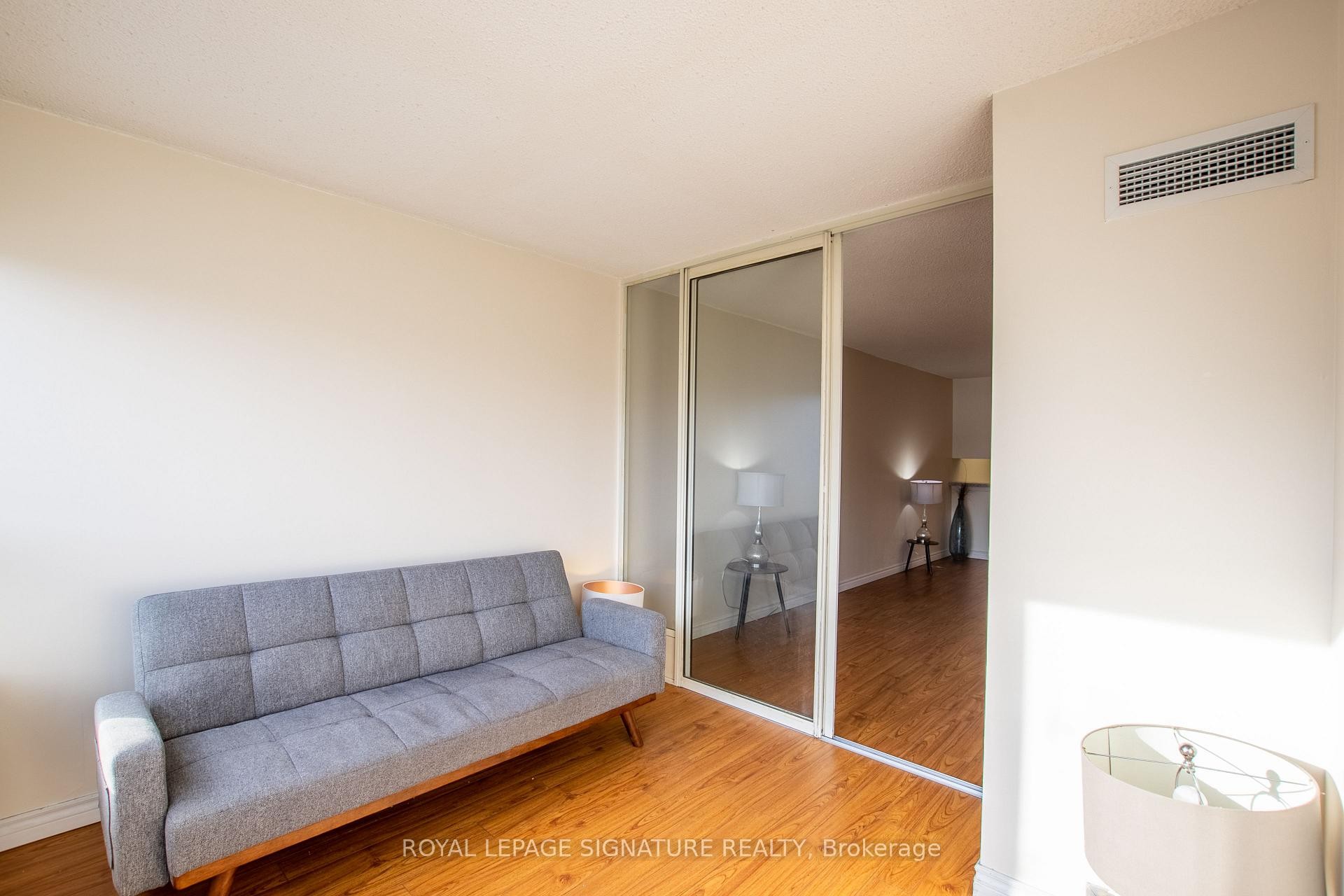 









7


Bishop

Avenue, 1604,
Toronto,




ON
M2M 4J4

