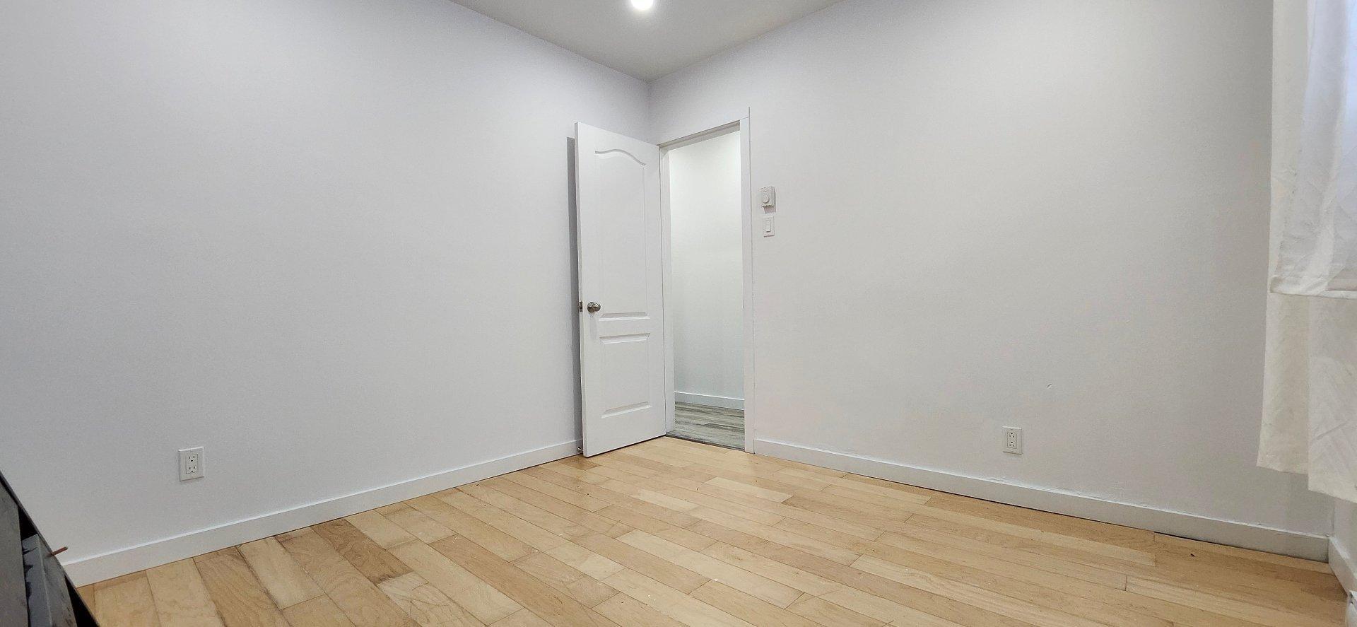 









2222


Rue Fleury E.

, 1,
Montréal (Ahuntsic-Cartierville),




QC
H2B1K4

