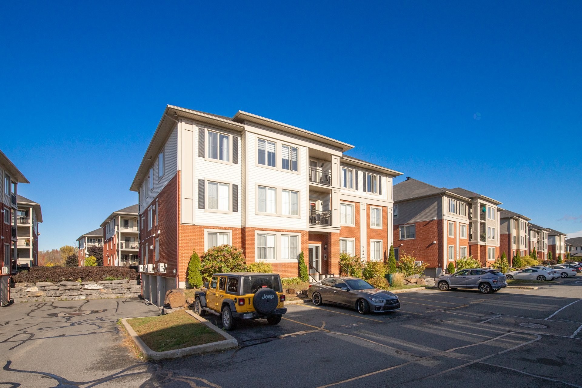 









744


Rue des Sureaux

, 8,
Boucherville,




QC
J4B0C8

