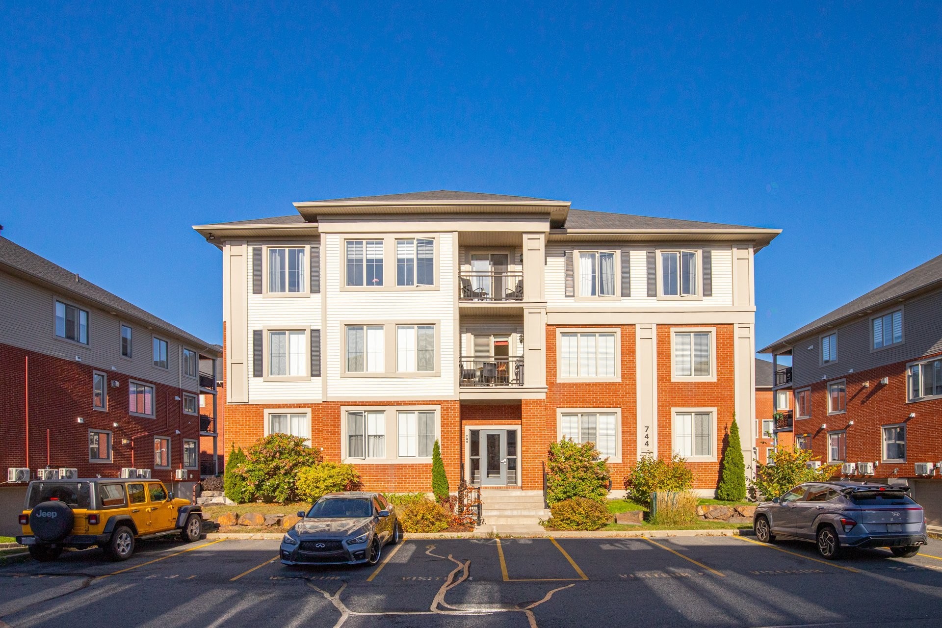 









744


Rue des Sureaux

, 8,
Boucherville,




QC
J4B0C8

