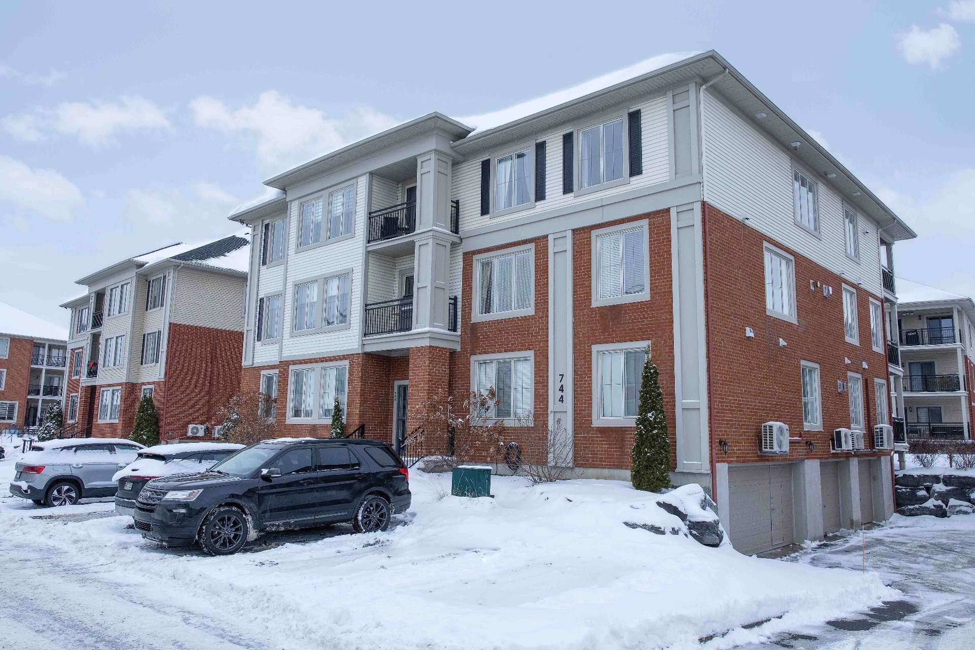 









744


Rue des Sureaux

, 8,
Boucherville,




QC
J4B0C8

