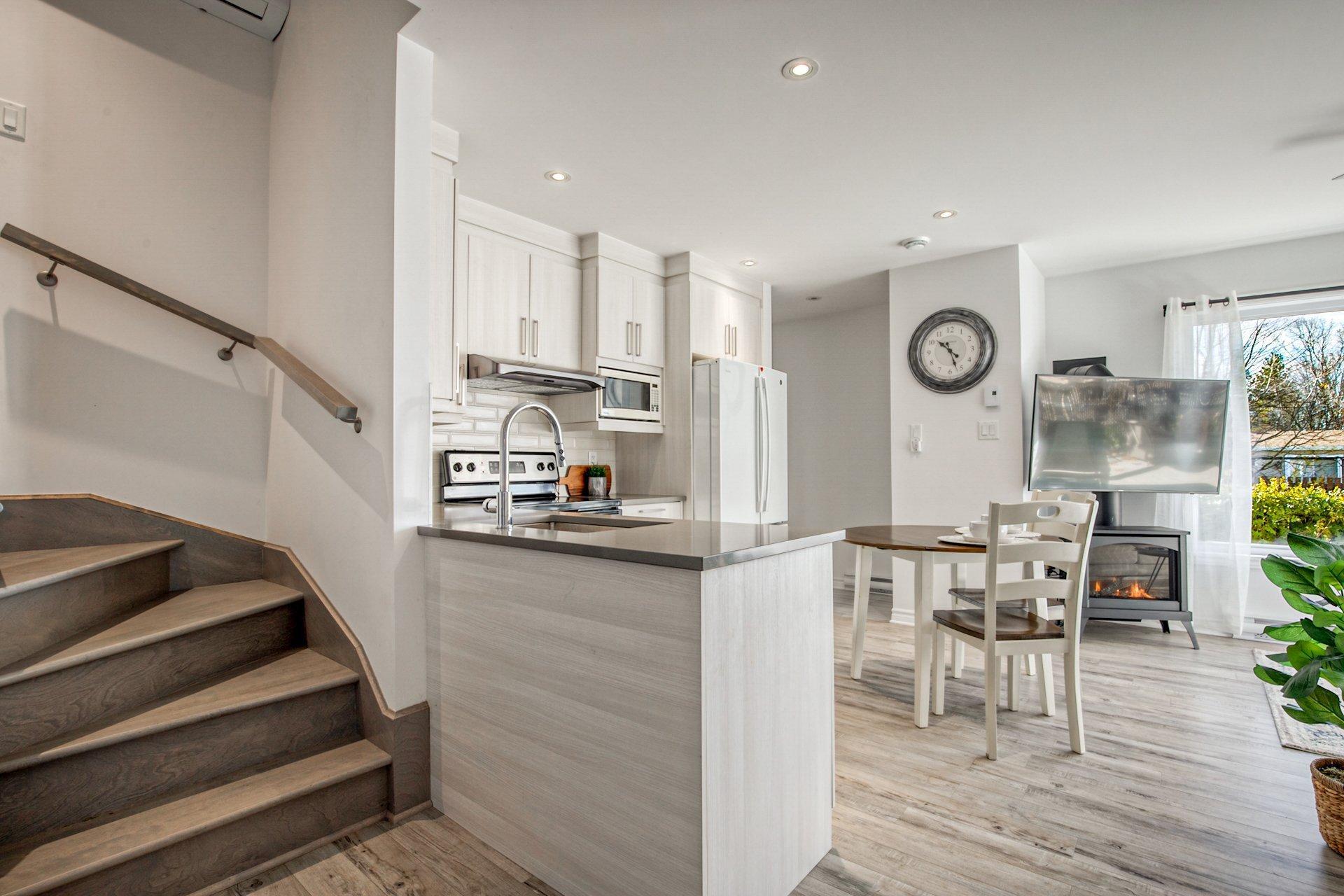 









1387


Rue du Bonheur

,
Saint-Alexandre,




QC
J0J1S0

