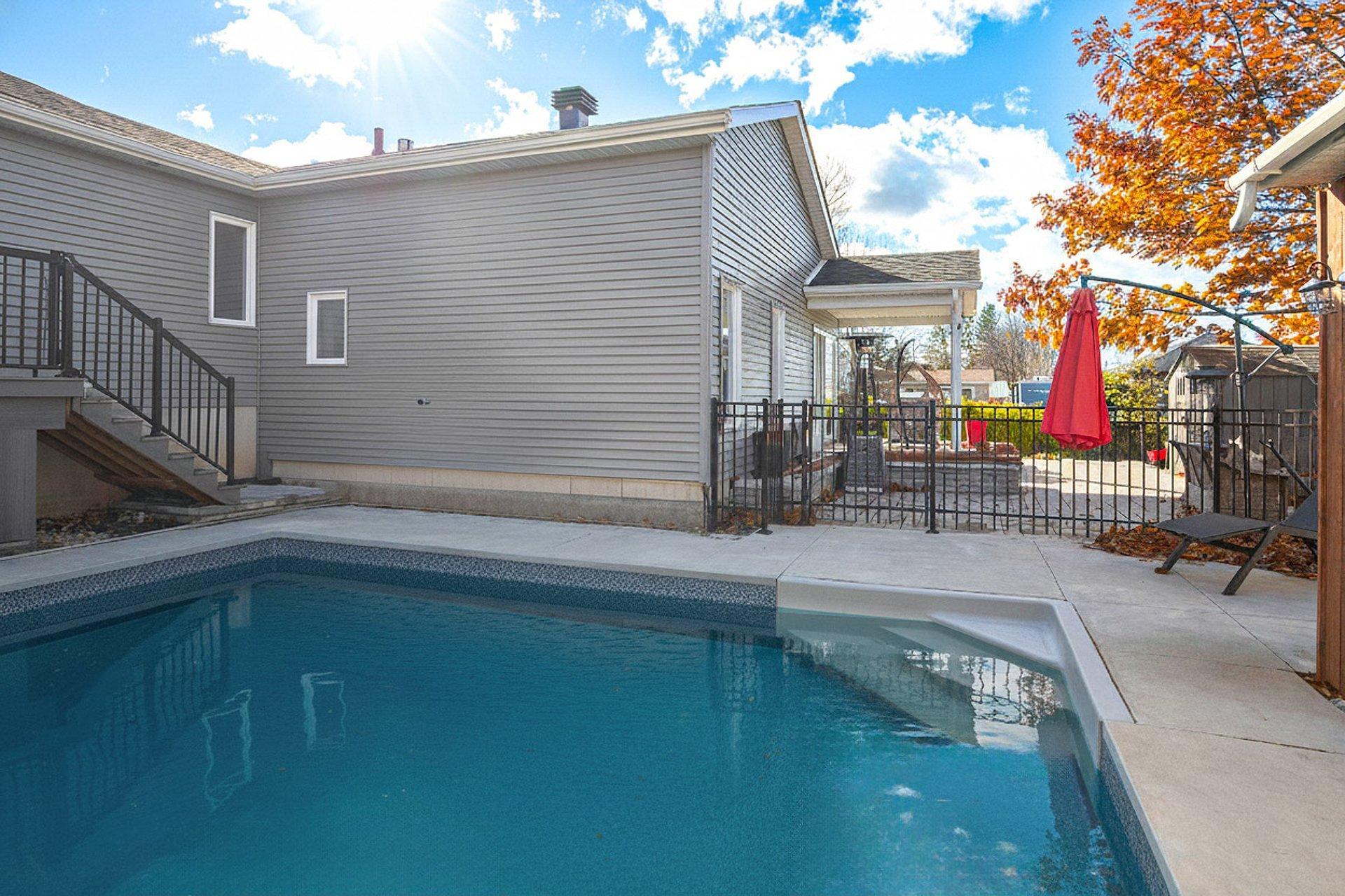 









1387


Rue du Bonheur

,
Saint-Alexandre,




QC
J0J1S0

