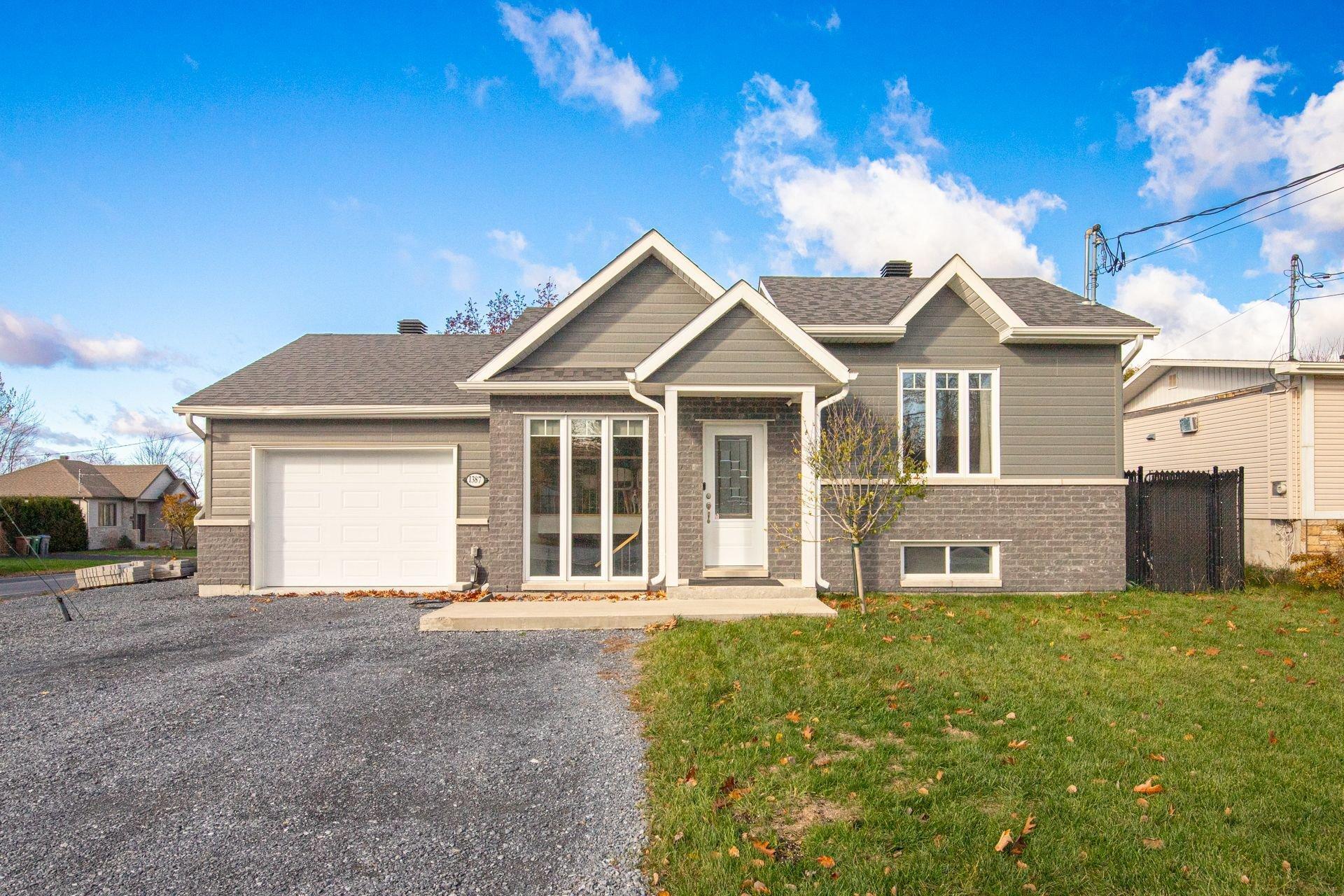 









1387


Rue du Bonheur

,
Saint-Alexandre,




QC
J0J1S0

