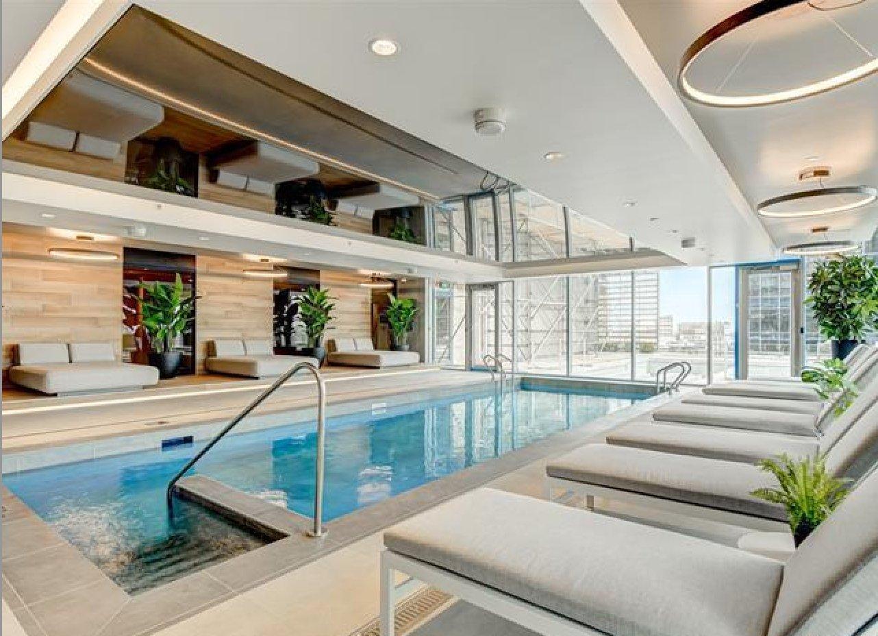 









720


Rue St-Jacques

, 1607,
Montréal (Ville-Marie),




QC
H3C1A1

