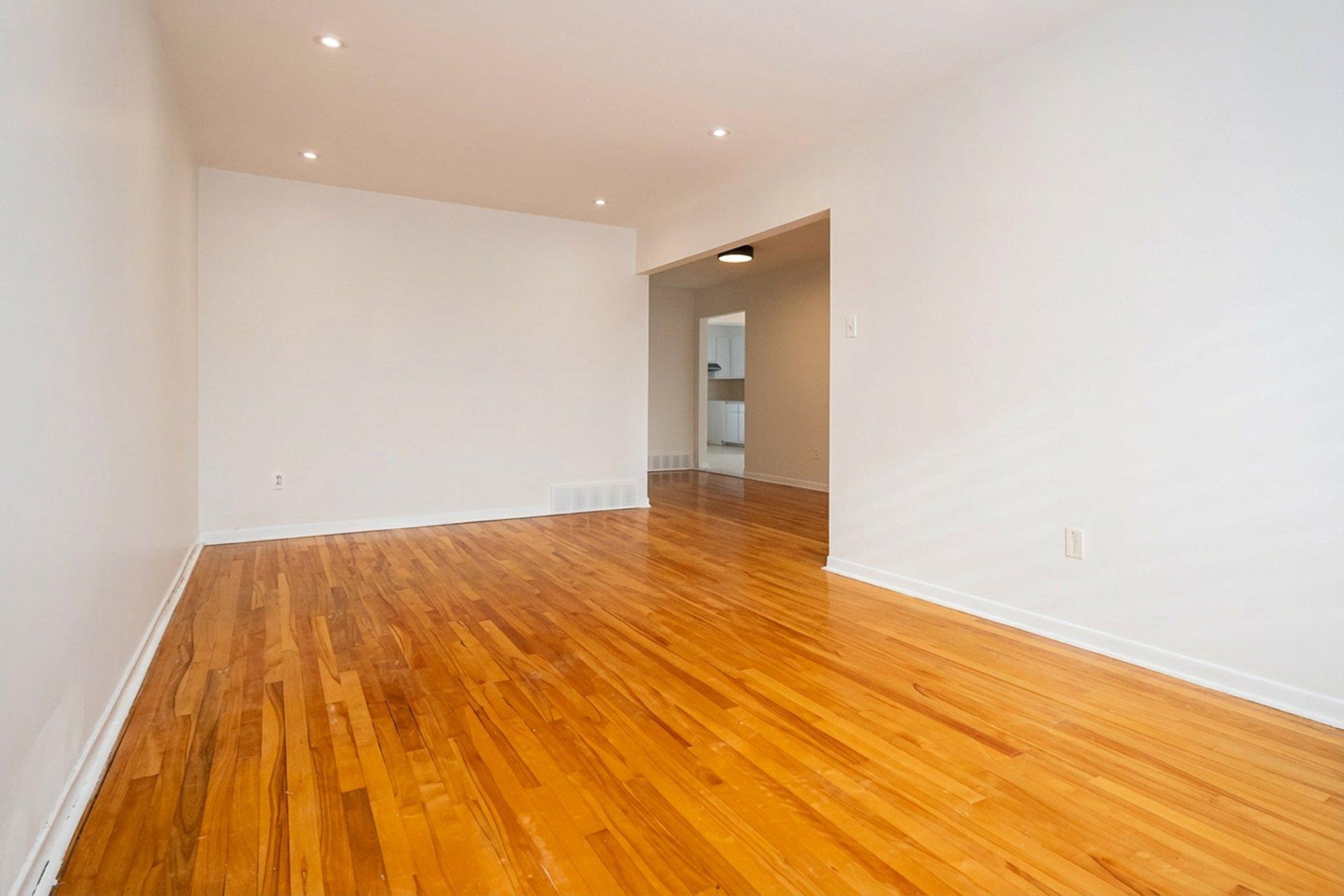 









4477


Boul. Notre-Dame

,
Laval (Chomedey),




QC
H7W1T7

