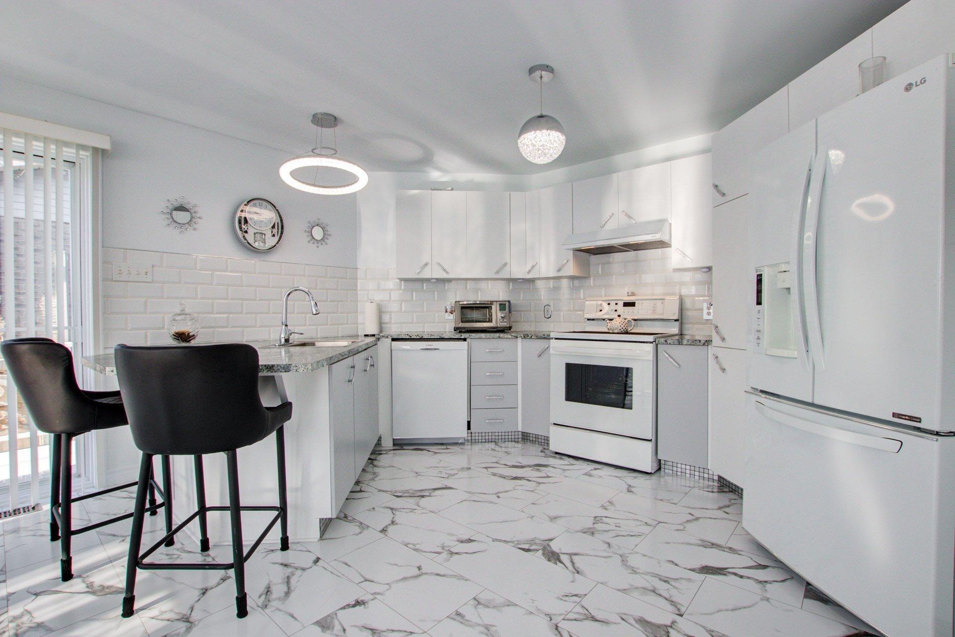 









1739


Rue Soucy

,
Longueuil (Saint-Hubert),




QC
J4T1A6

