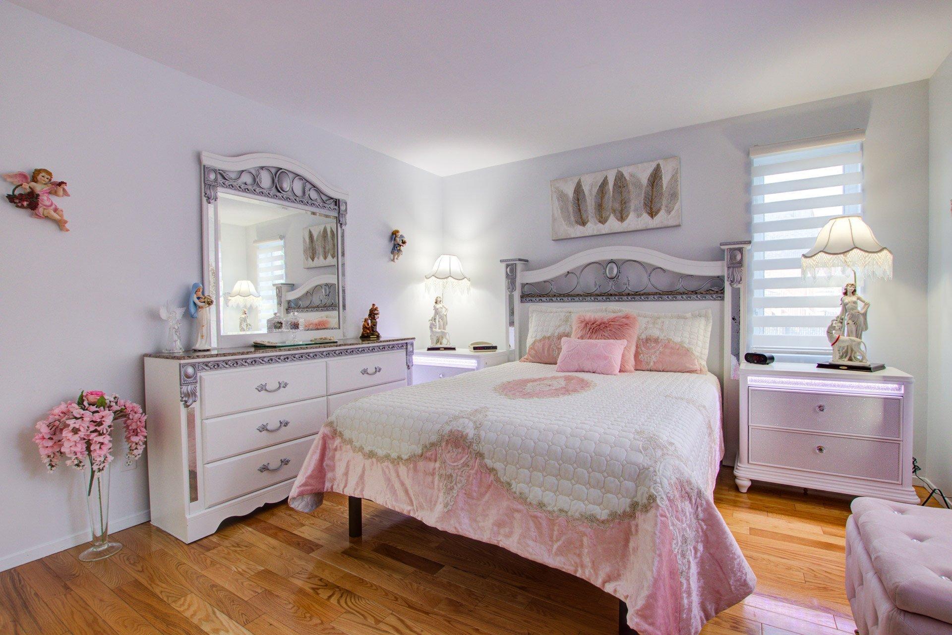 









1739


Rue Soucy

,
Longueuil (Saint-Hubert),




QC
J4T1A6

