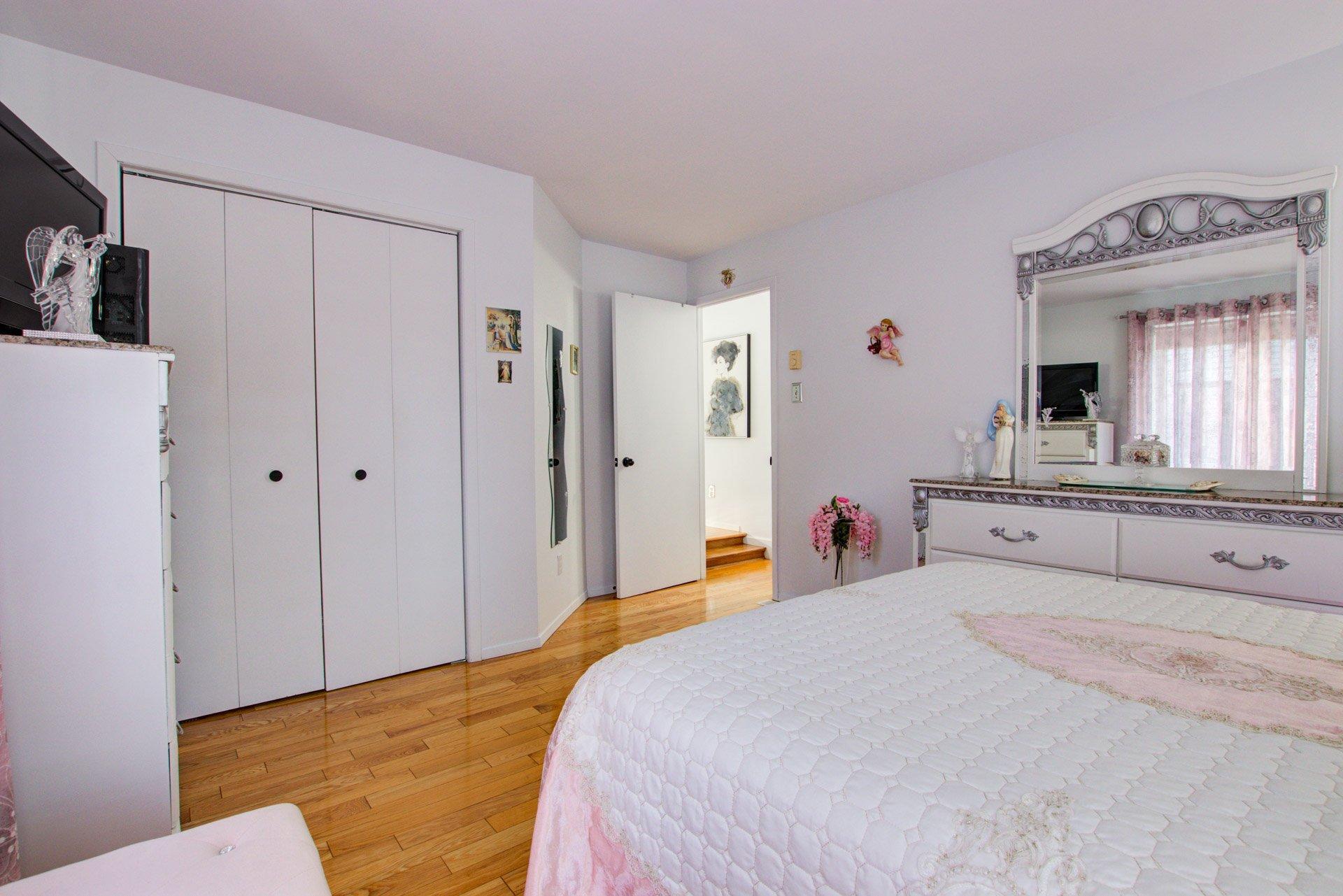 









1739


Rue Soucy

,
Longueuil (Saint-Hubert),




QC
J4T1A6

