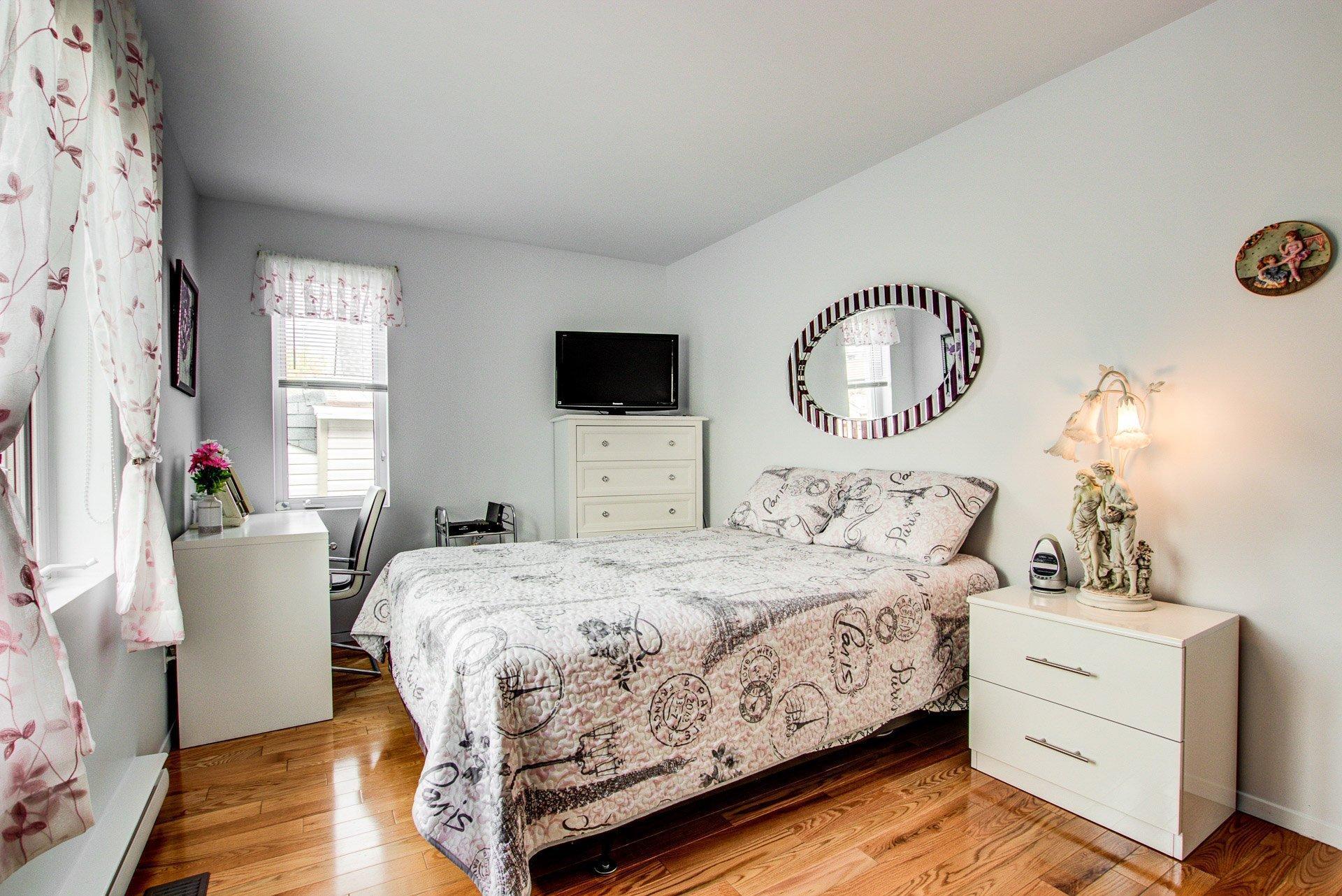 









1739


Rue Soucy

,
Longueuil (Saint-Hubert),




QC
J4T1A6

