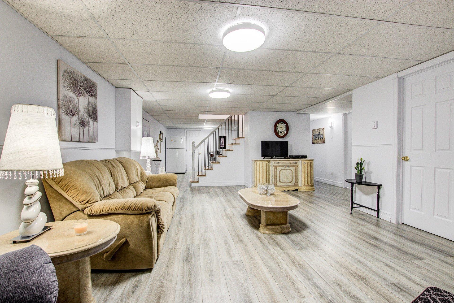 









1739


Rue Soucy

,
Longueuil (Saint-Hubert),




QC
J4T1A6

