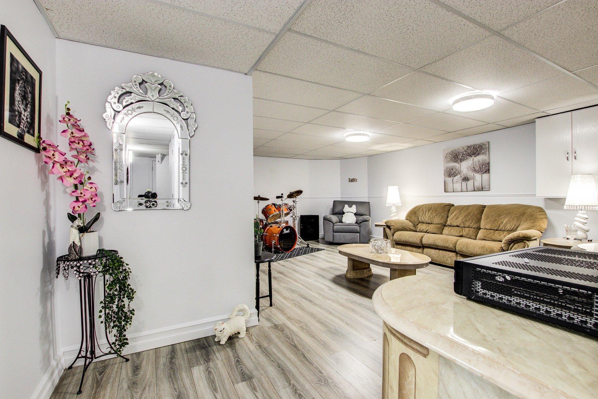 









1739


Rue Soucy

,
Longueuil (Saint-Hubert),




QC
J4T1A6

