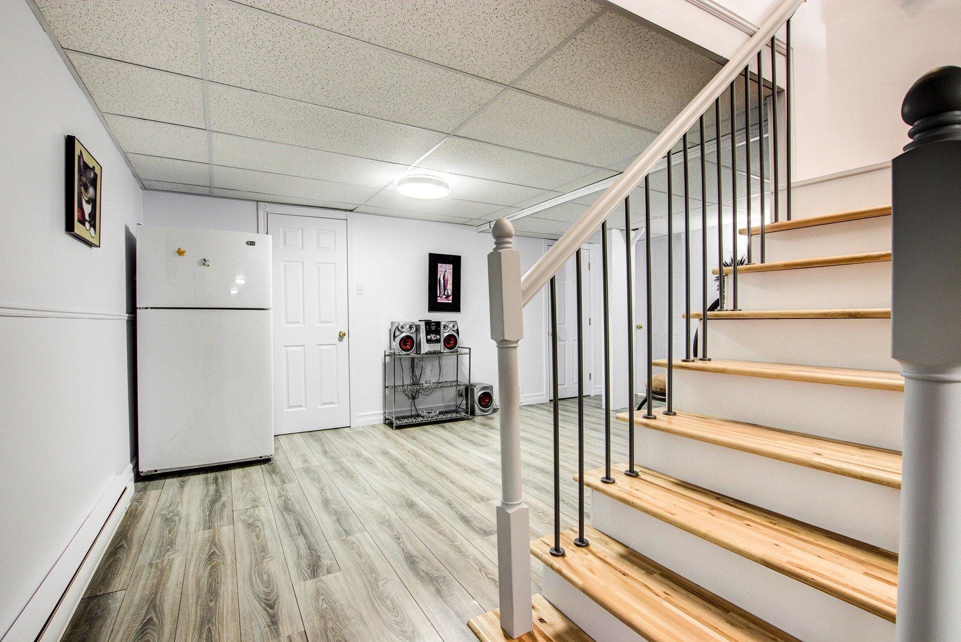 









1739


Rue Soucy

,
Longueuil (Saint-Hubert),




QC
J4T1A6

