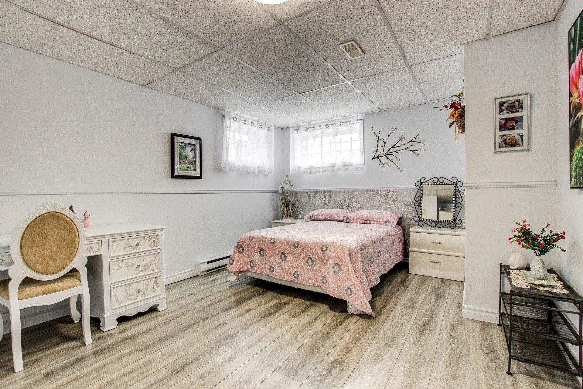 









1739


Rue Soucy

,
Longueuil (Saint-Hubert),




QC
J4T1A6

