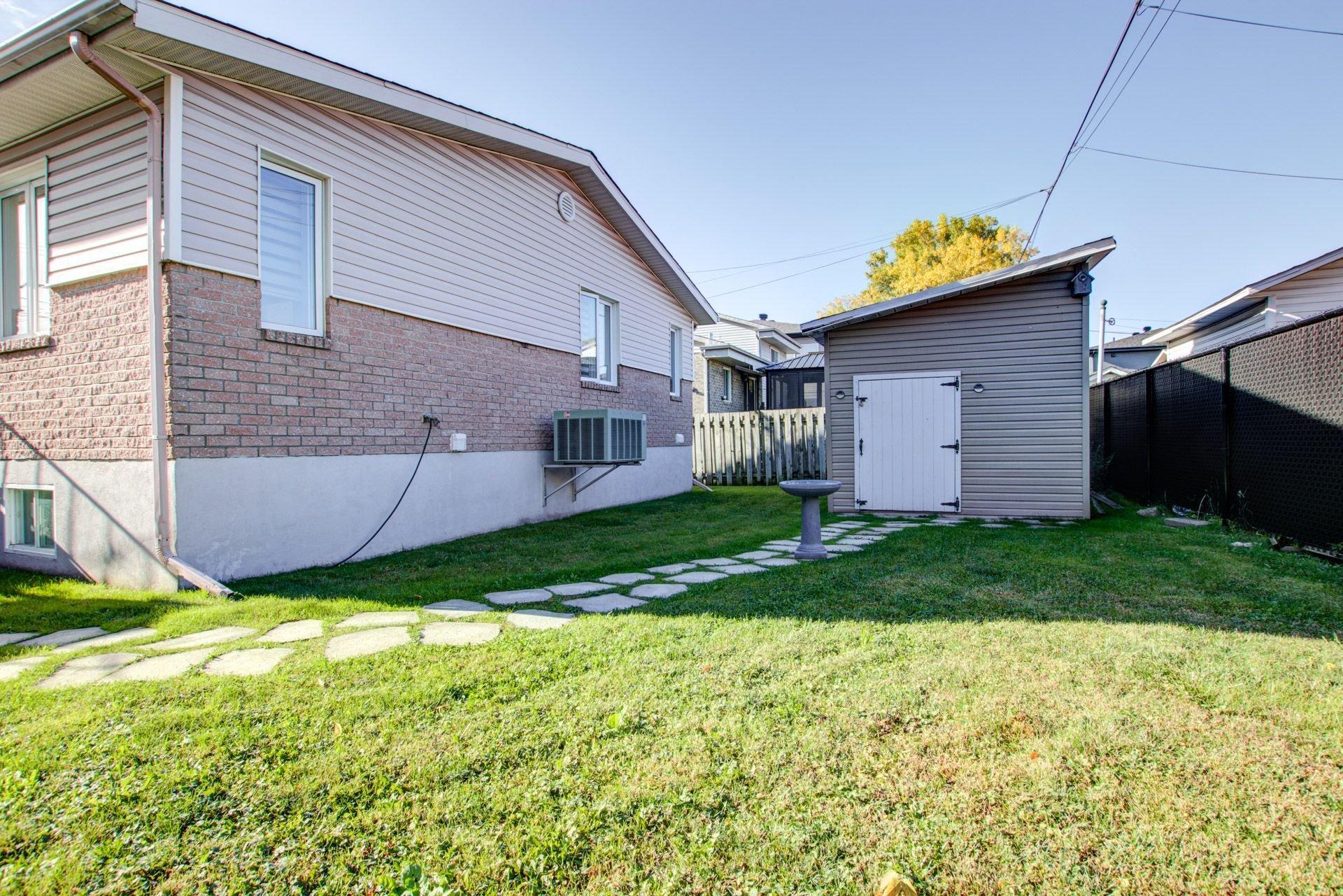 









1739


Rue Soucy

,
Longueuil (Saint-Hubert),




QC
J4T1A6

