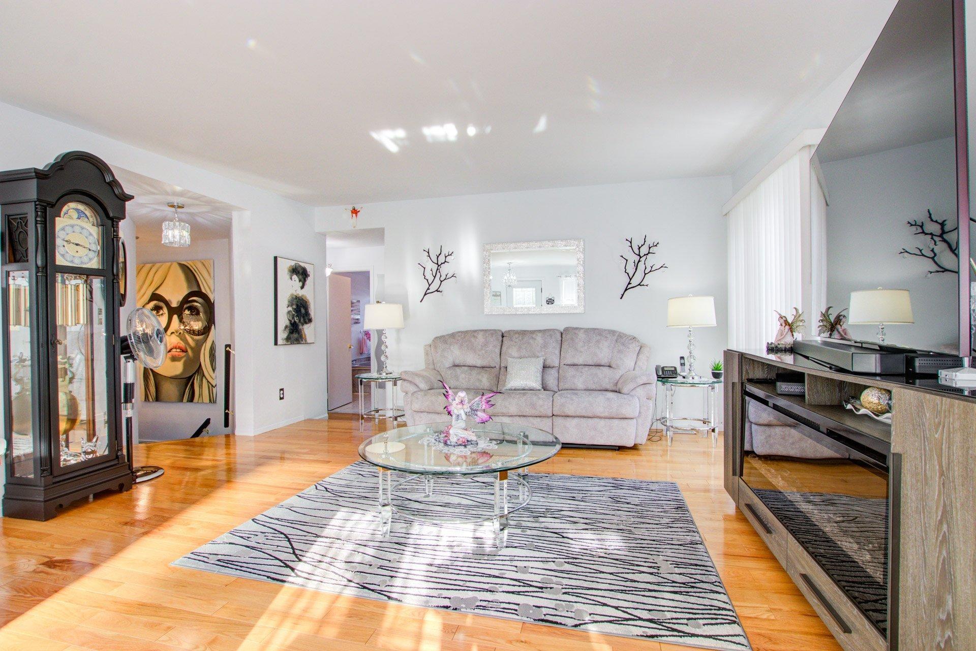 









1739


Rue Soucy

,
Longueuil (Saint-Hubert),




QC
J4T1A6

