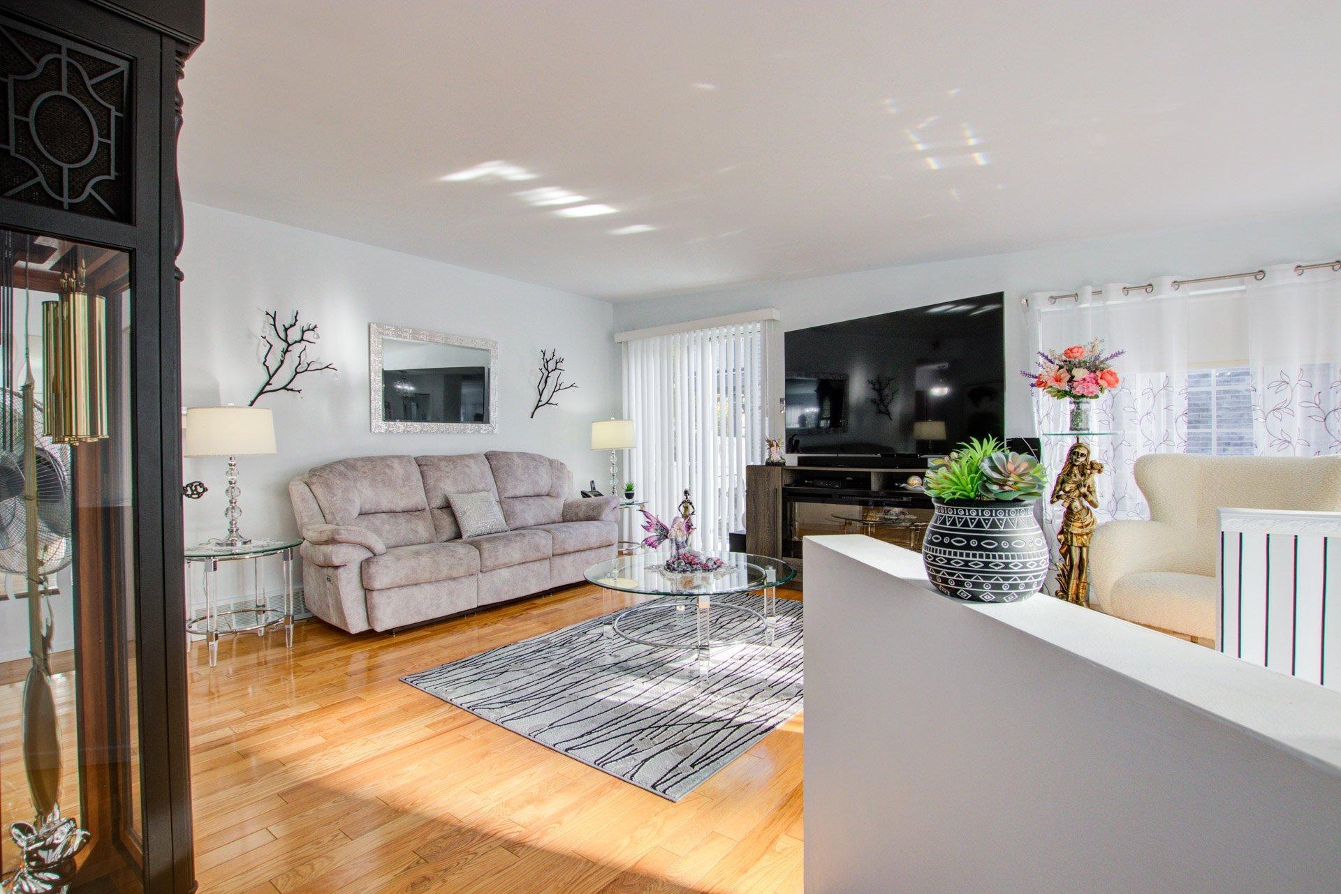 









1739


Rue Soucy

,
Longueuil (Saint-Hubert),




QC
J4T1A6

