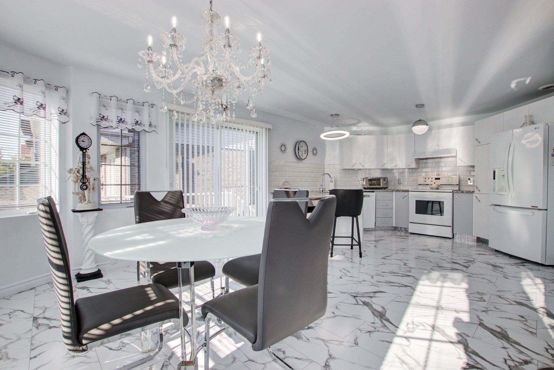 









1739


Rue Soucy

,
Longueuil (Saint-Hubert),




QC
J4T1A6

