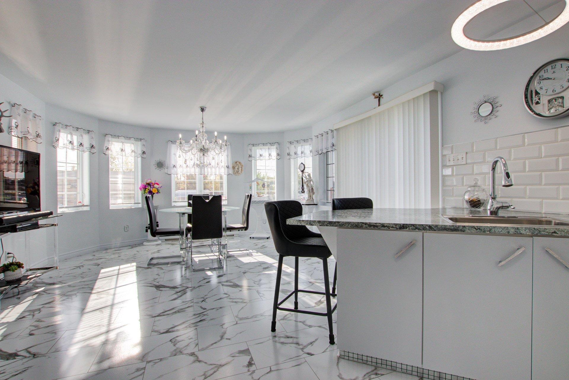 









1739


Rue Soucy

,
Longueuil (Saint-Hubert),




QC
J4T1A6

