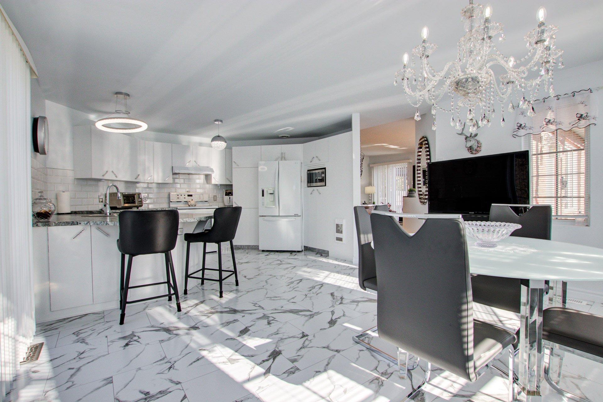 









1739


Rue Soucy

,
Longueuil (Saint-Hubert),




QC
J4T1A6

