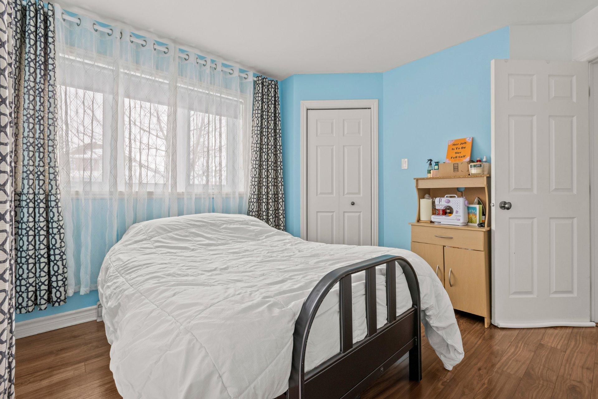 









3760


Boul. Gareau

,
Longueuil (Saint-Hubert),




QC
J3Y0M1

