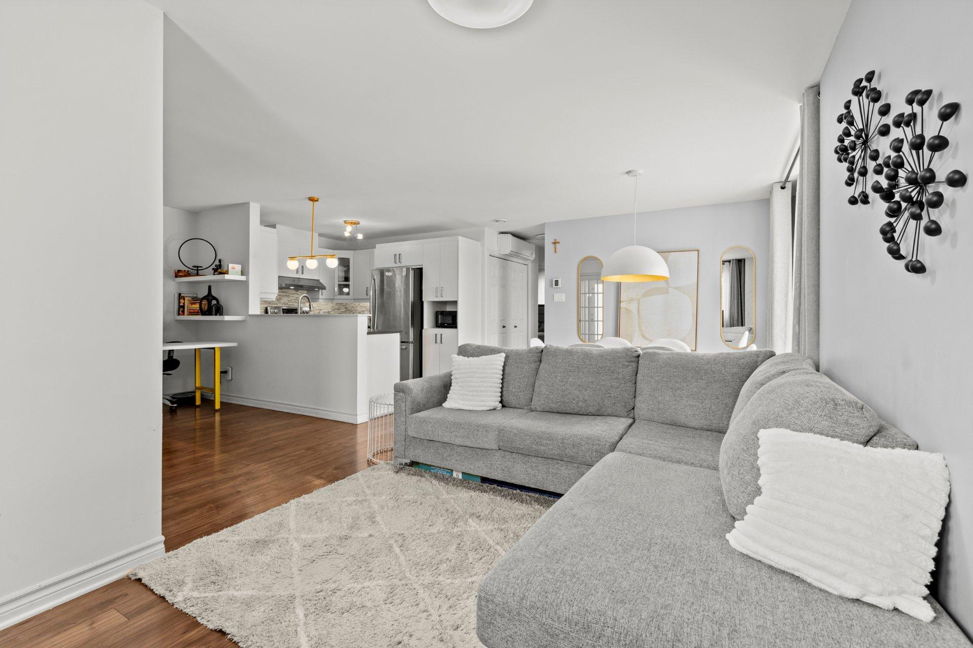 









3760


Boul. Gareau

,
Longueuil (Saint-Hubert),




QC
J3Y0M1

