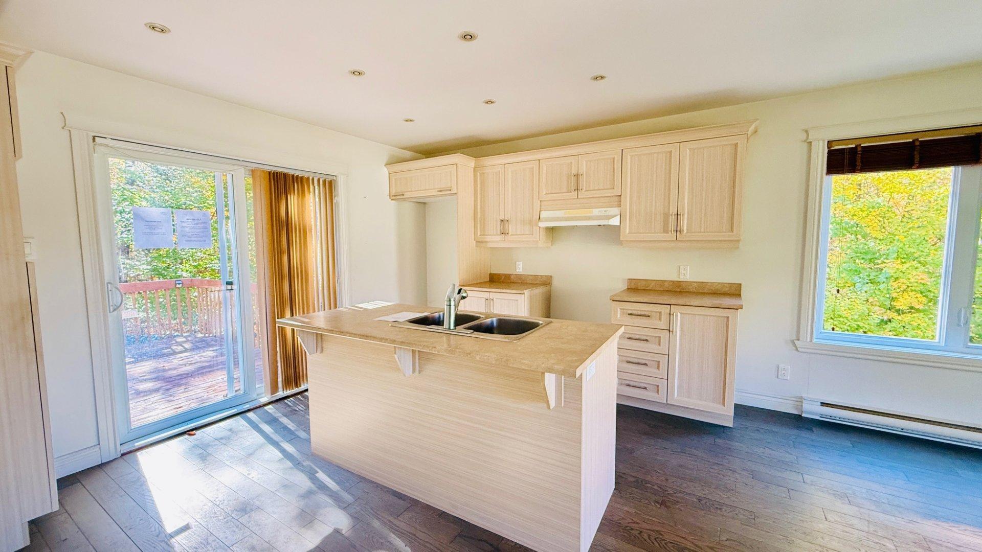 









178


Rue des Tournesols

,
Saint-Colomban,




QC
J5K0E4

