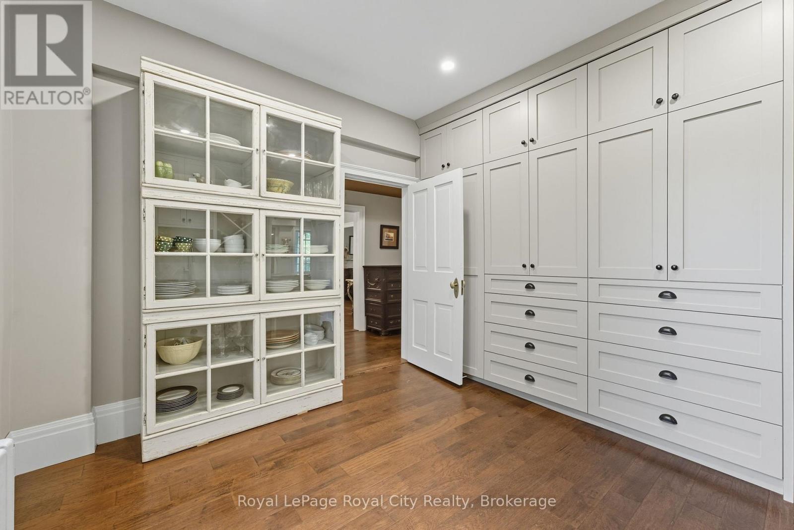 












66 OLD MILL ROAD

,
Cambridge,




Ontario
N3H4R8

