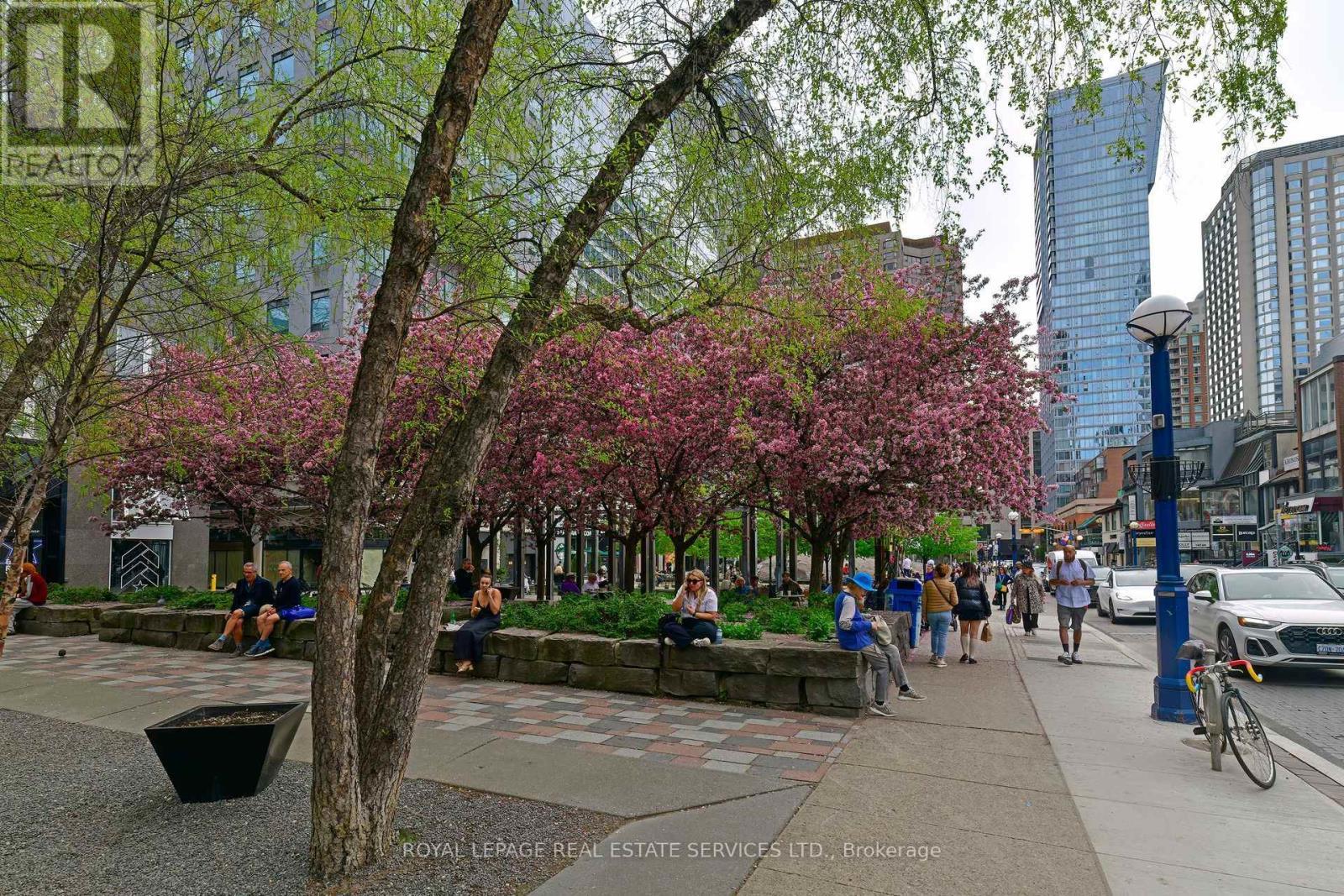 












1703 - 110 BLOOR STREET W

,
Toronto,




Ontario
M5S2W7

