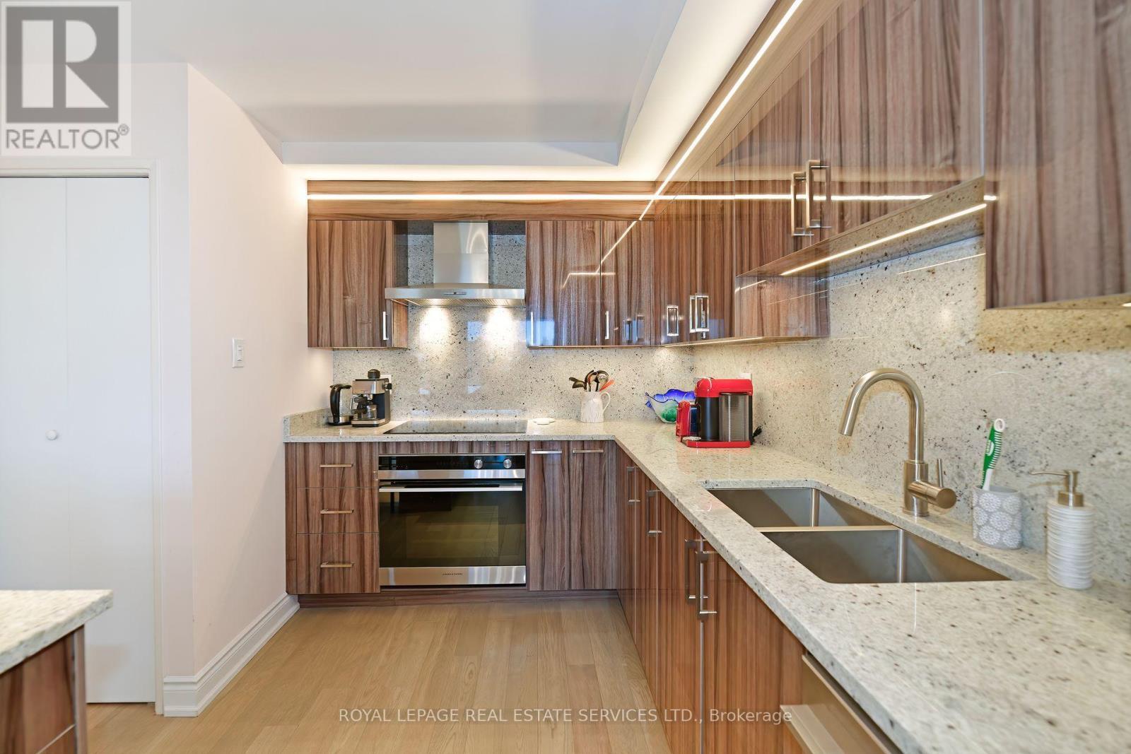 












1703 - 110 BLOOR STREET W

,
Toronto,




Ontario
M5S2W7

