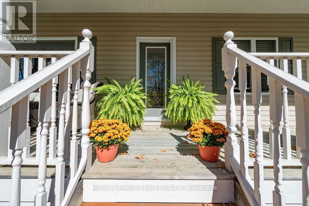 












698 BARRYVALE ROAD

,
Greater Madawaska,




Ontario
K0J1H0

