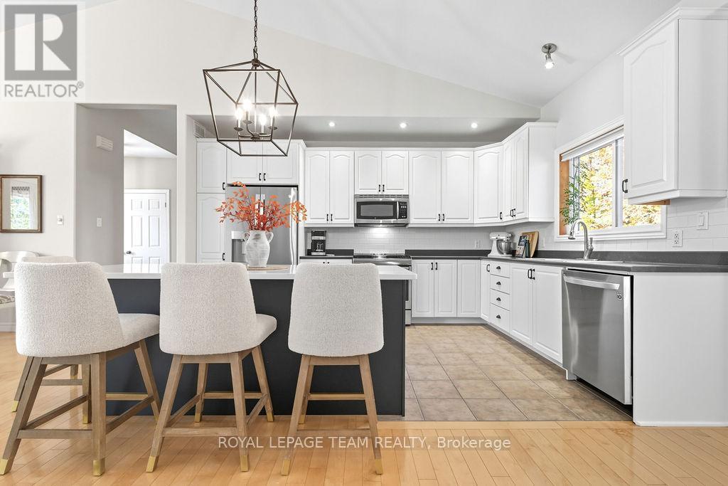 












698 BARRYVALE ROAD

,
Greater Madawaska,




Ontario
K0J1H0

