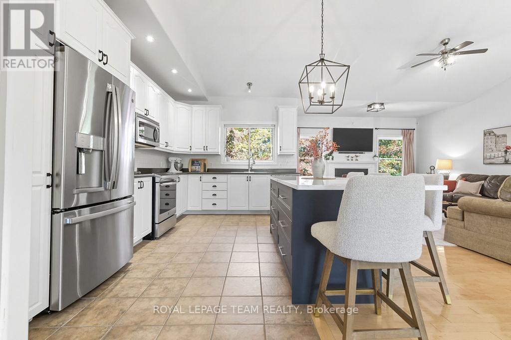 












698 BARRYVALE ROAD

,
Greater Madawaska,




Ontario
K0J1H0

