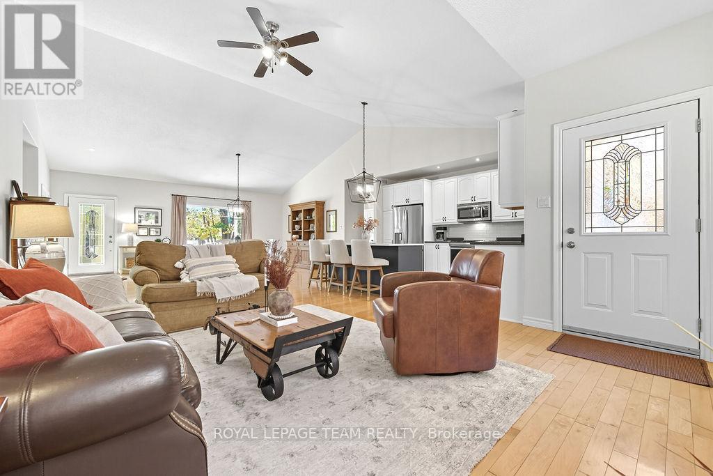 












698 BARRYVALE ROAD

,
Greater Madawaska,




Ontario
K0J1H0

