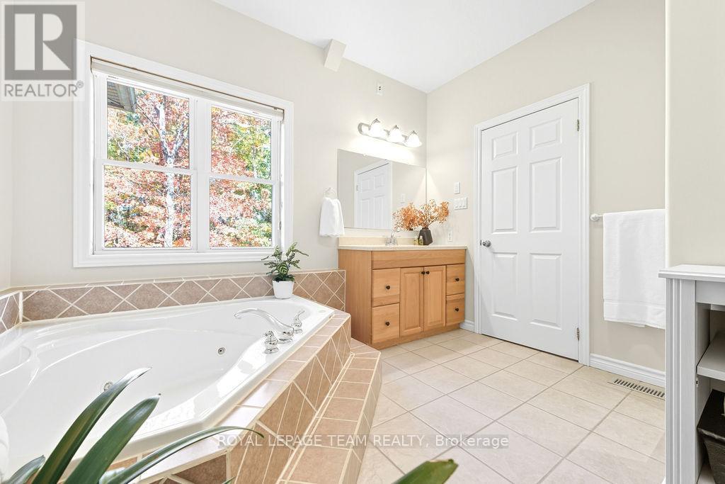 












698 BARRYVALE ROAD

,
Greater Madawaska,




Ontario
K0J1H0

