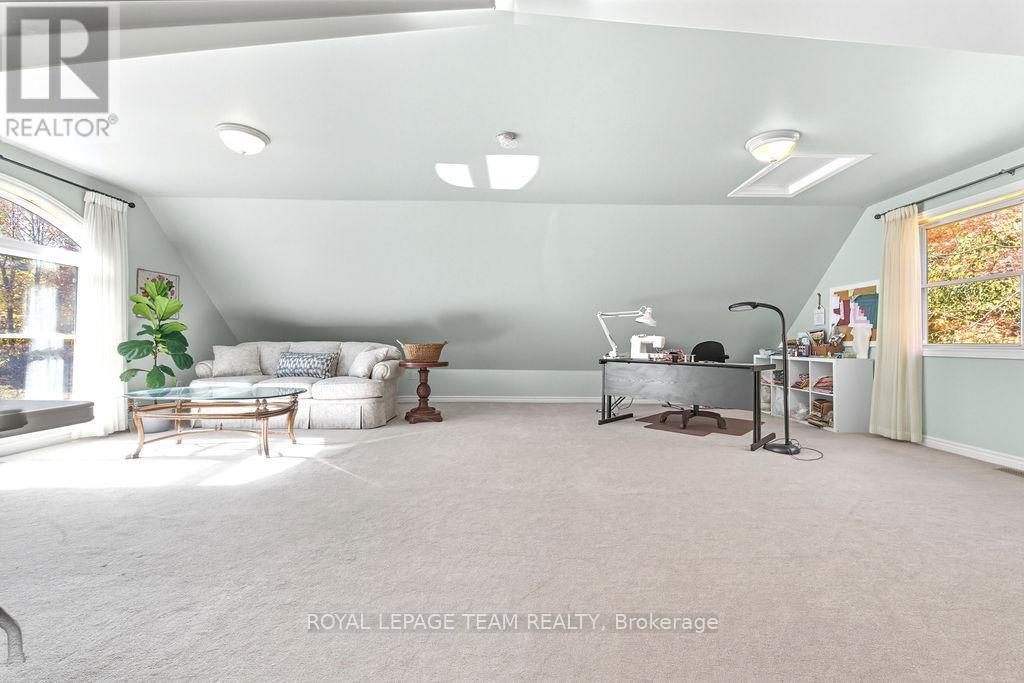 












698 BARRYVALE ROAD

,
Greater Madawaska,




Ontario
K0J1H0

