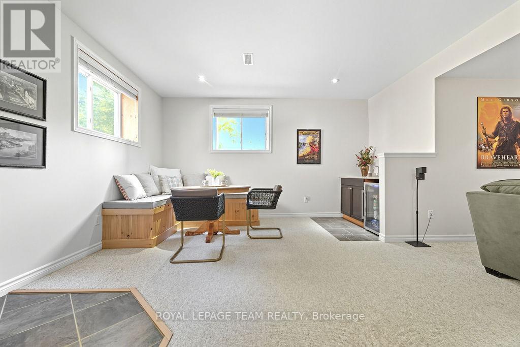 












698 BARRYVALE ROAD

,
Greater Madawaska,




Ontario
K0J1H0

