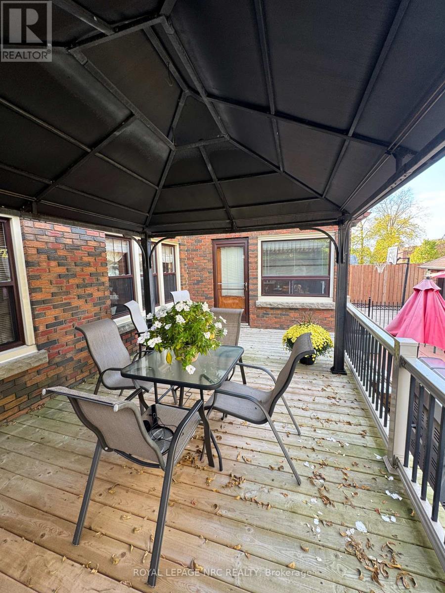 












62 PINE STREET

,
Welland (Prince Charles),




Ontario
L3C4G1

