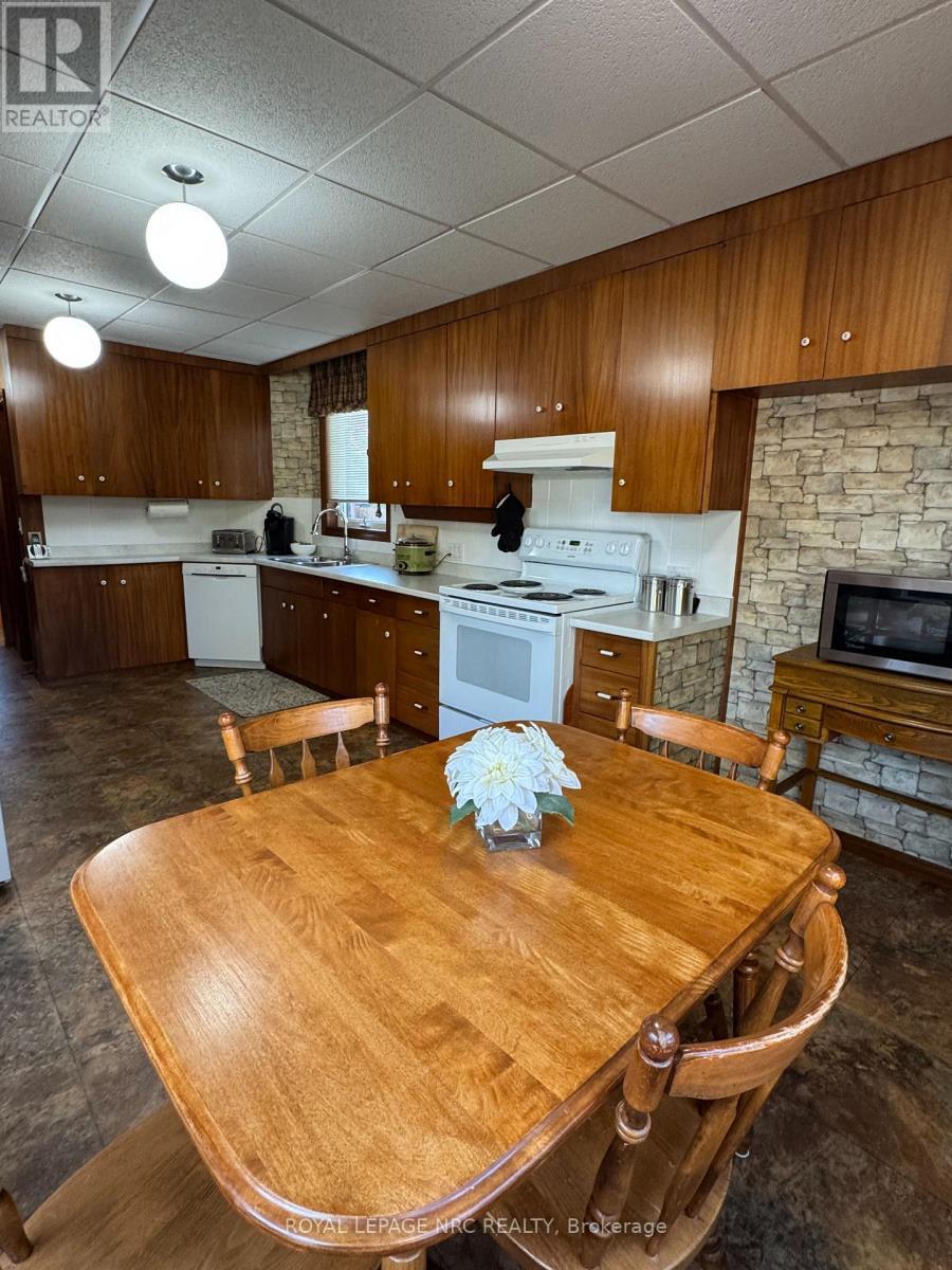 












62 PINE STREET

,
Welland (Prince Charles),




Ontario
L3C4G1

