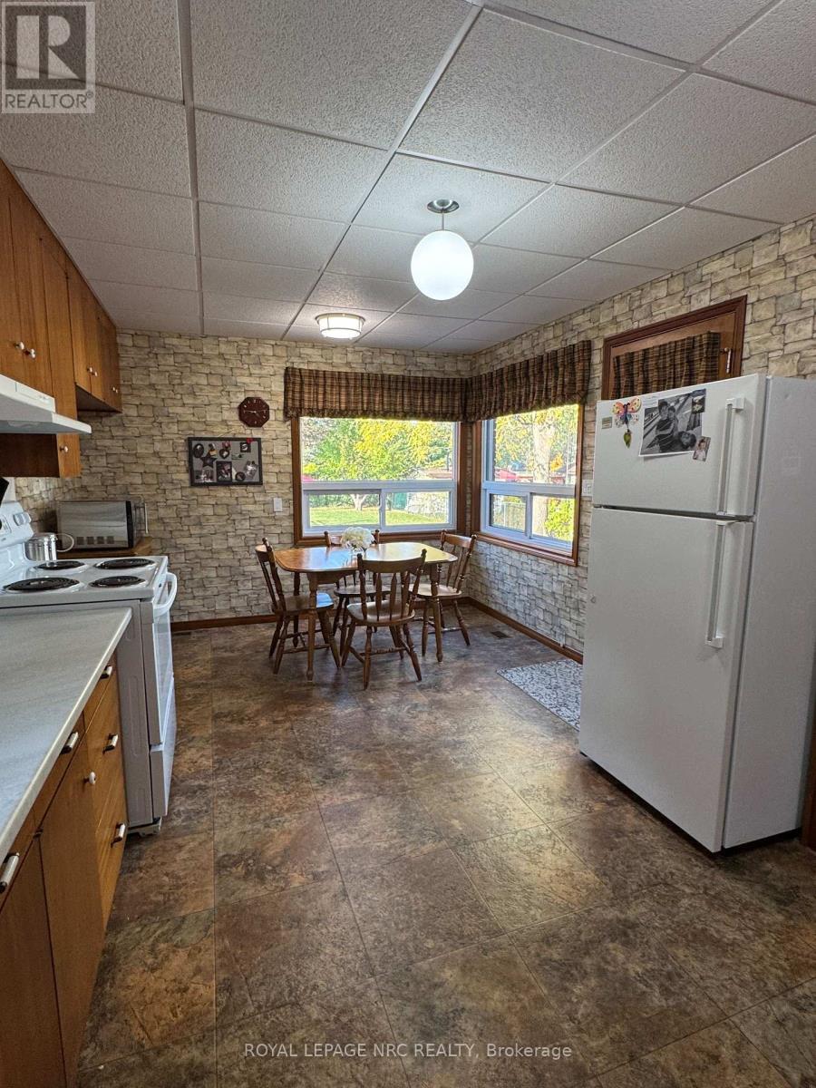 












62 PINE STREET

,
Welland (Prince Charles),




Ontario
L3C4G1

