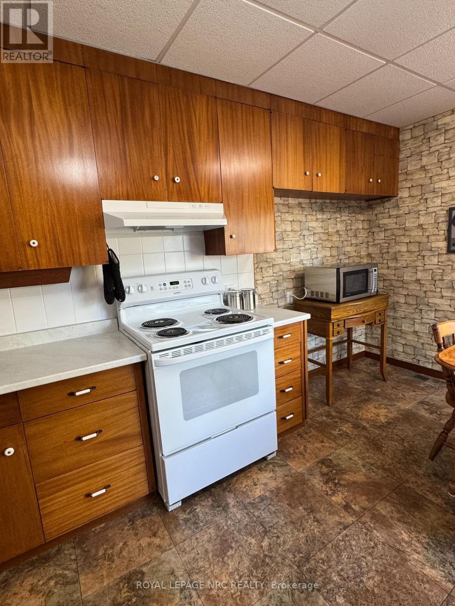 












62 PINE STREET

,
Welland (Prince Charles),




Ontario
L3C4G1

